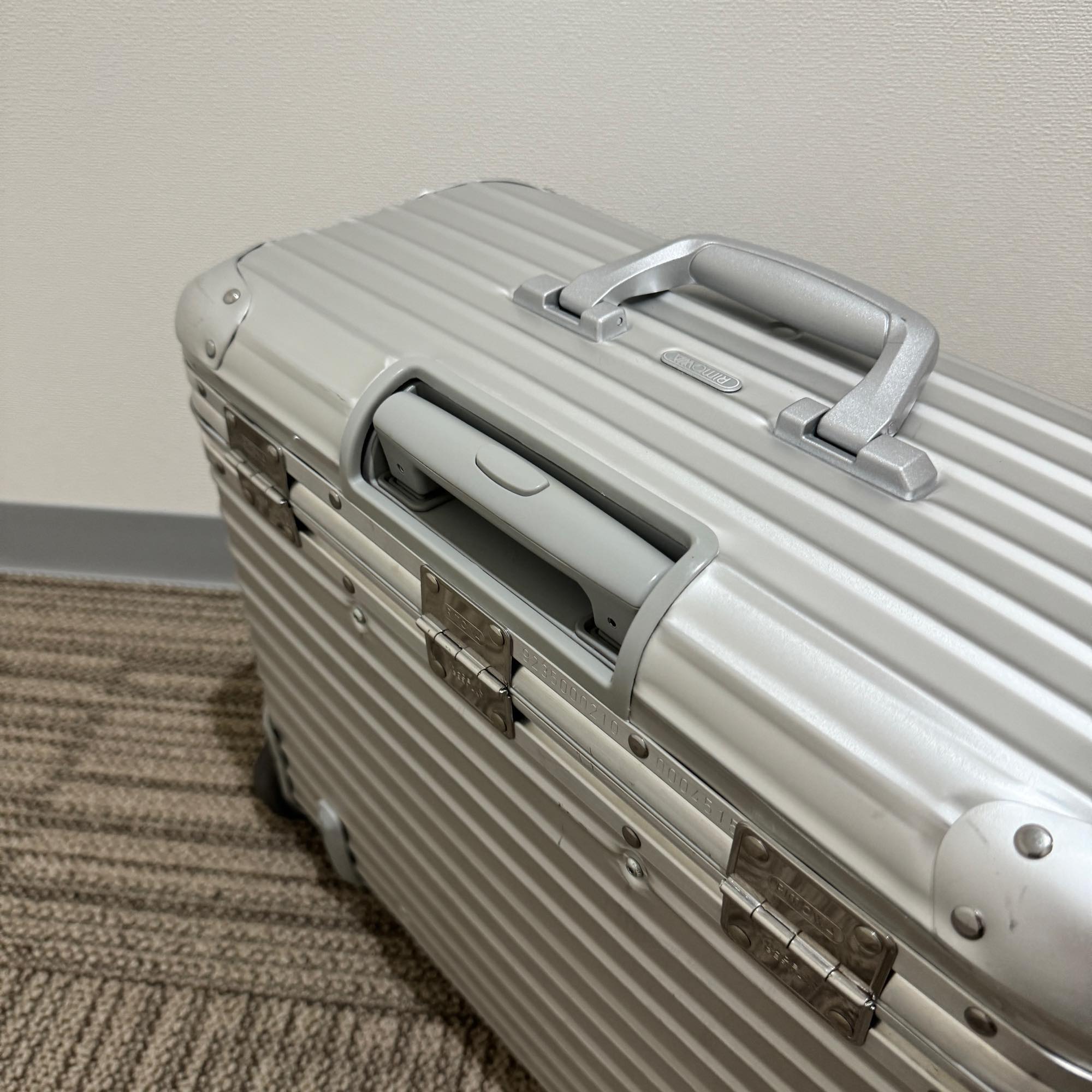 リモワ パイロット 中古美品 923.50-2 34リットル 2輪