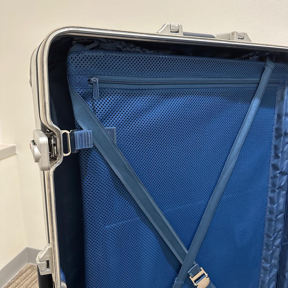 リモワ シルバーインテグラル 中古品 U923.77-2 104リットル 4輪