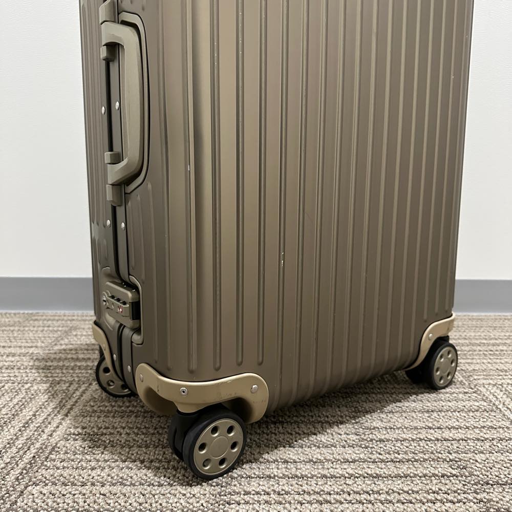 リモワ トパーズ チタニウム 中古美品 924.63.03.4-2 64リットル 4輪