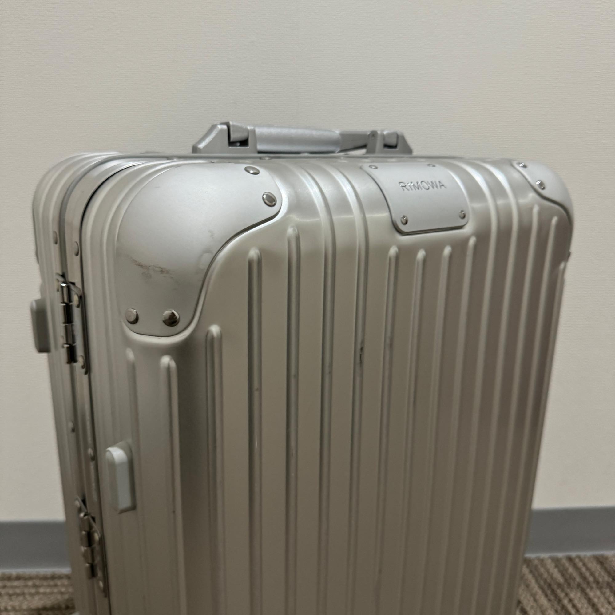 リモワ オリジナル 925.53.00.4 キャビン 中古美品 35リットル 4輪