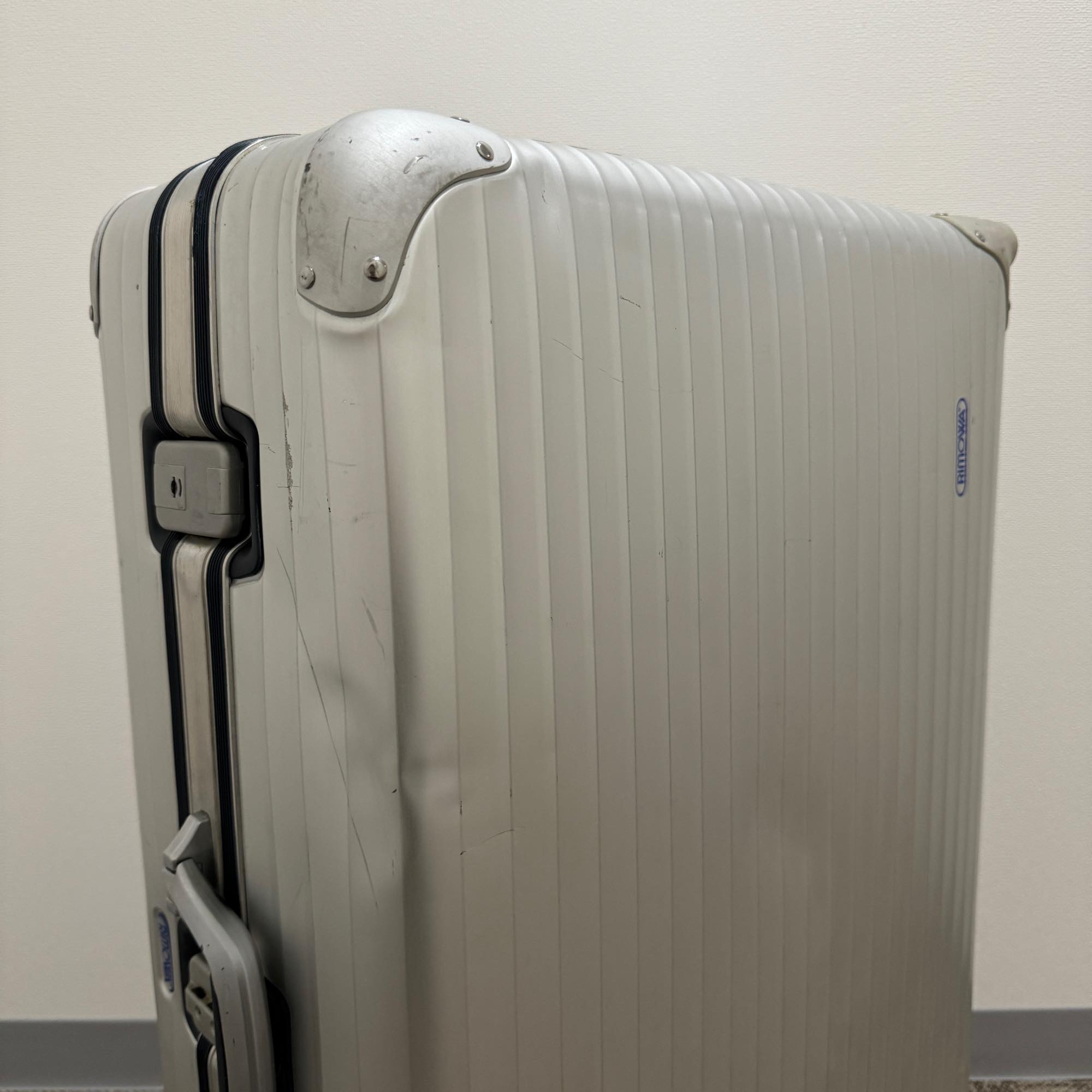 リモワ シルバーインテグラル 中古商品 927.77-2 104リットル 4輪