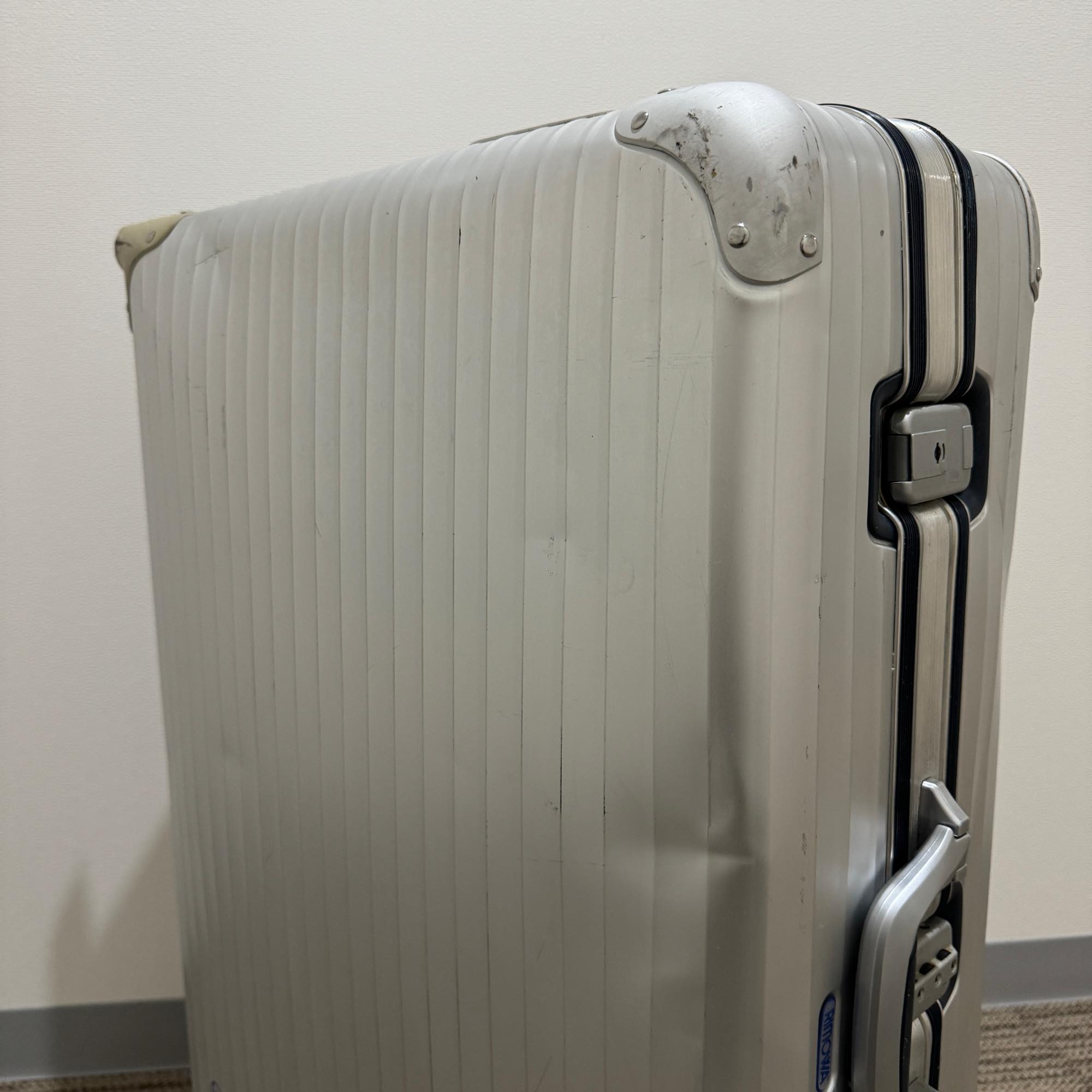 リモワ シルバーインテグラル 中古商品 927.77-2 104リットル 4輪