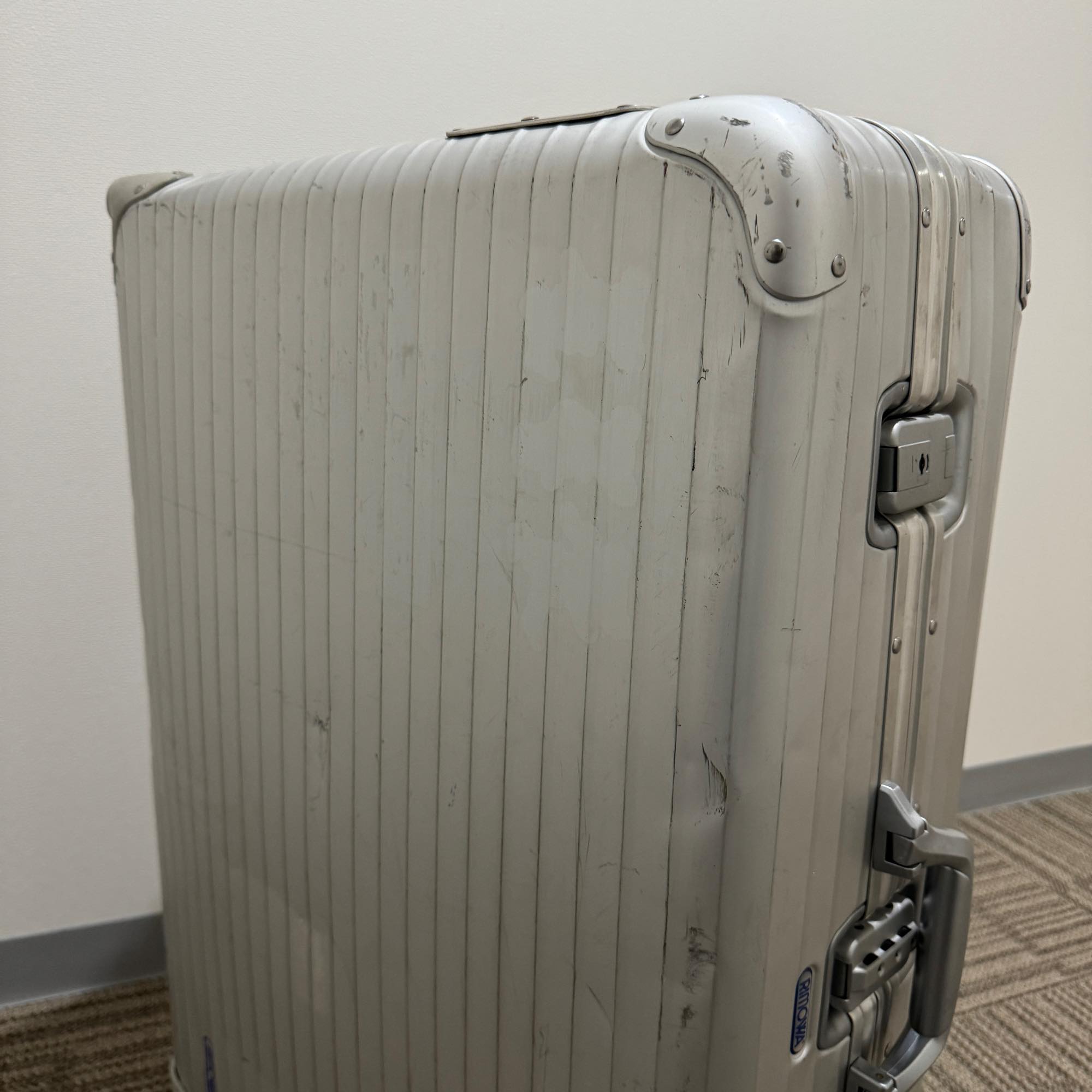 リモワ トパーズ 中古商品 931.77-2 104リットル 4輪