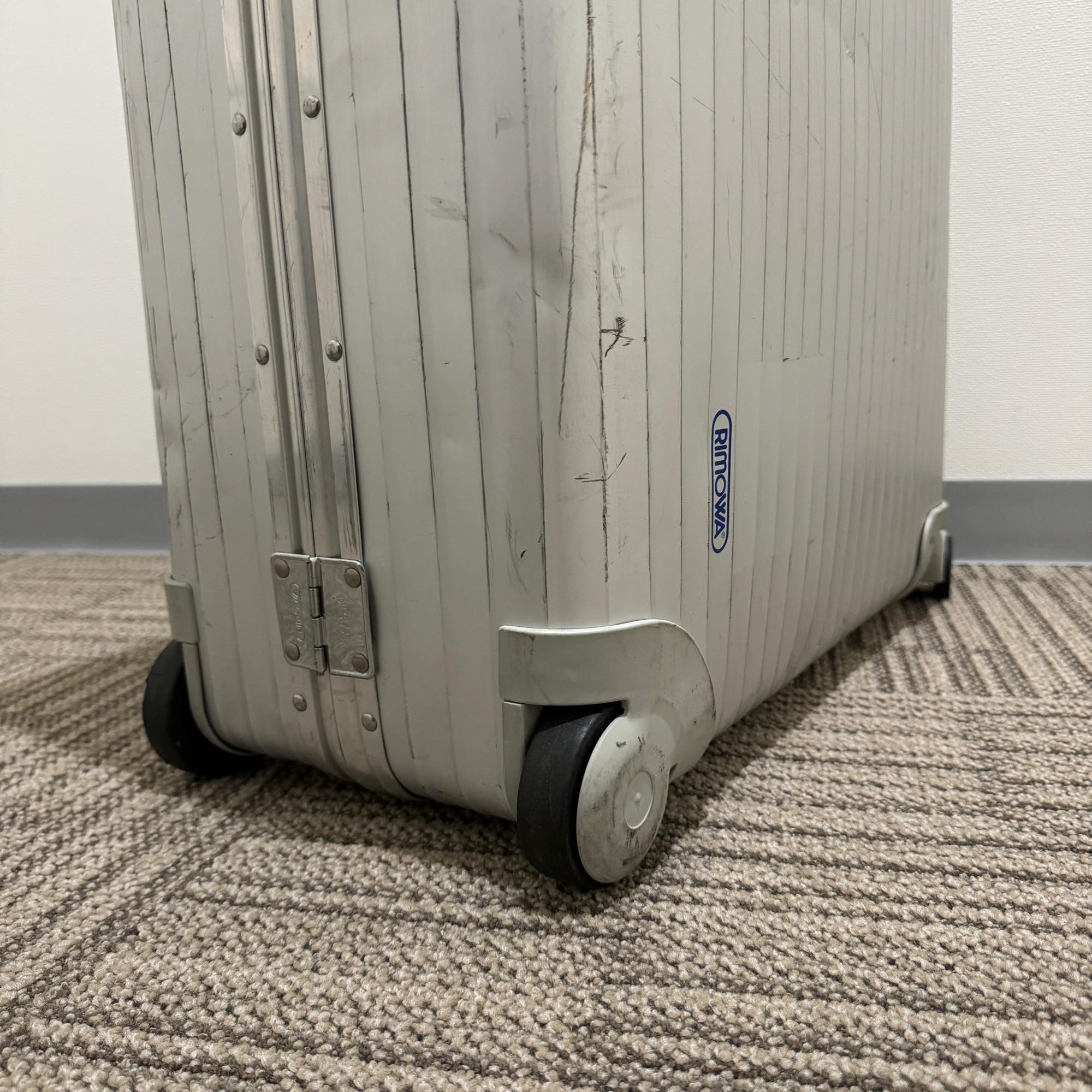 リモワ トパーズ 中古商品 931.77-2 104リットル 4輪