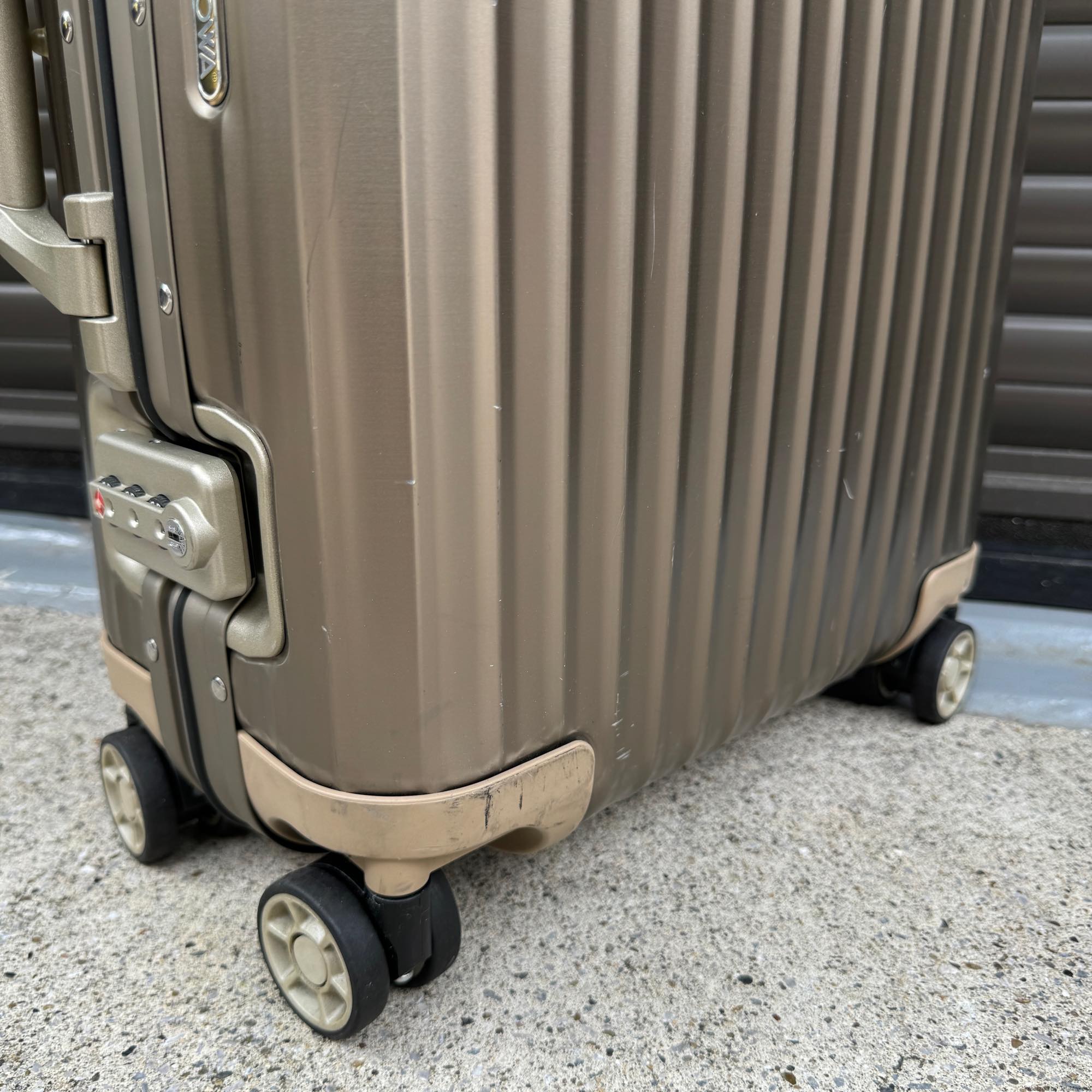 リモワ トパーズ 945.52-2 中古商品 32リットル 4輪