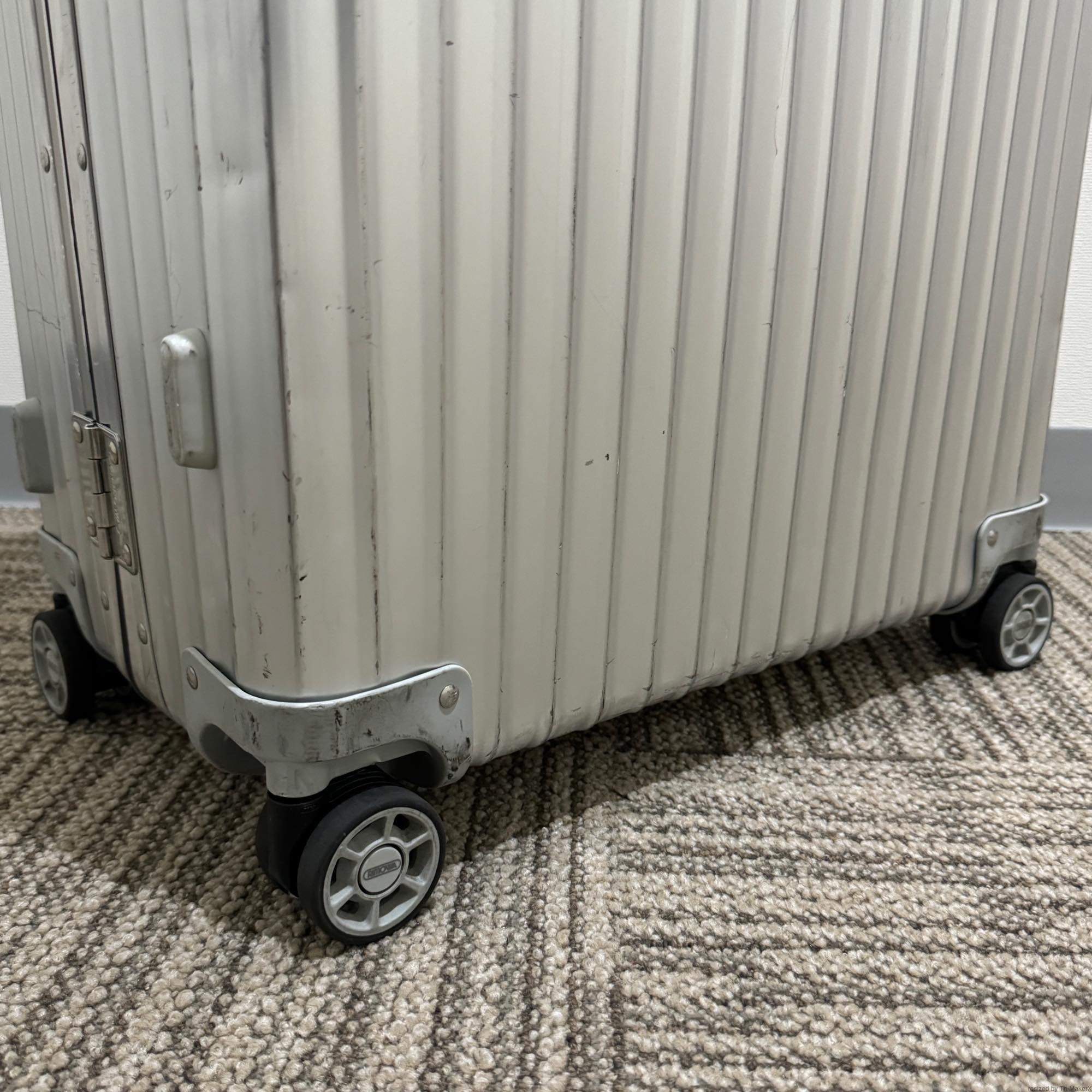 リモワ クラシックフライト 中古商品 971.63.00.4-2 60リットル 4輪