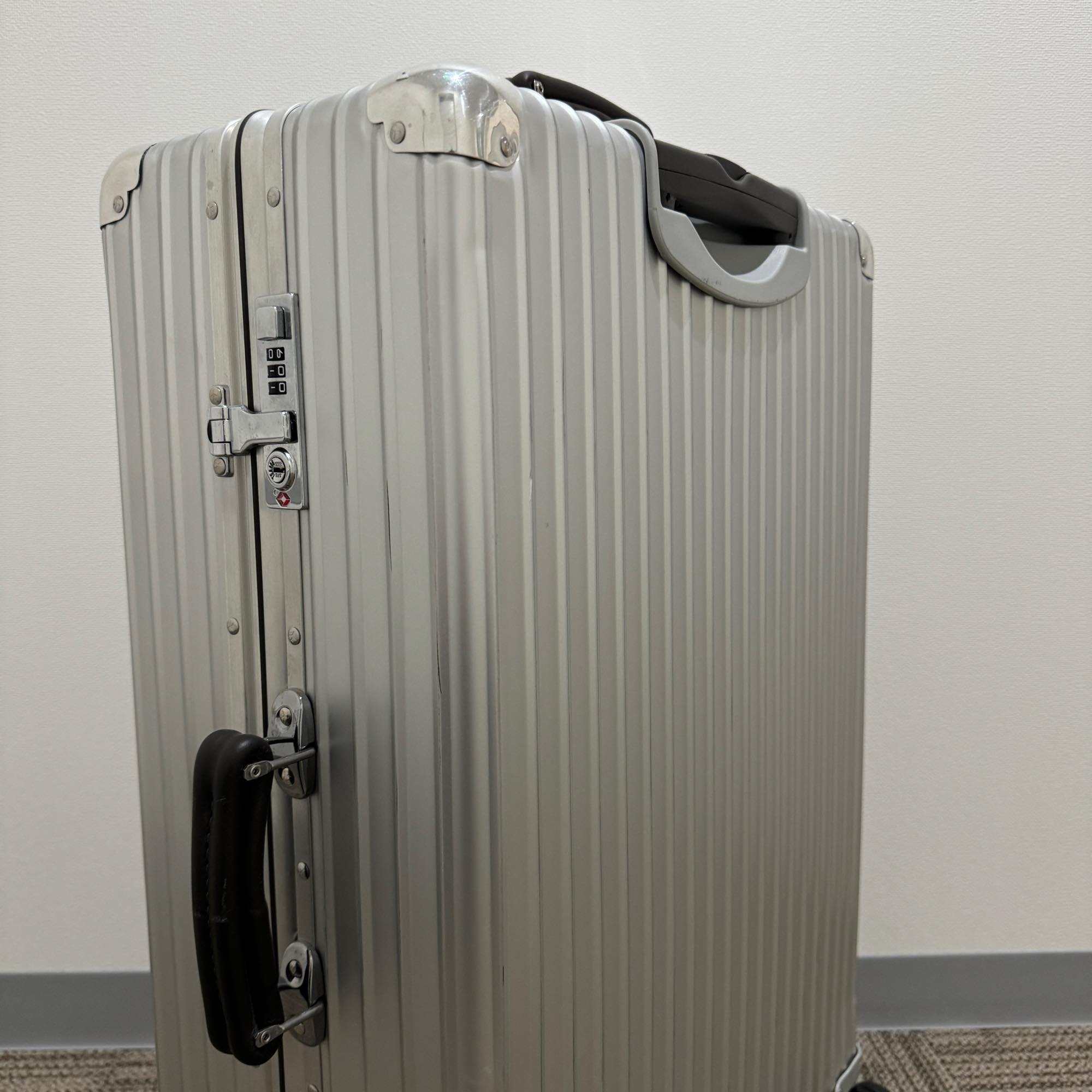 リモワ クラシックフライト 中古美品 971.70-2 76リットル 4輪