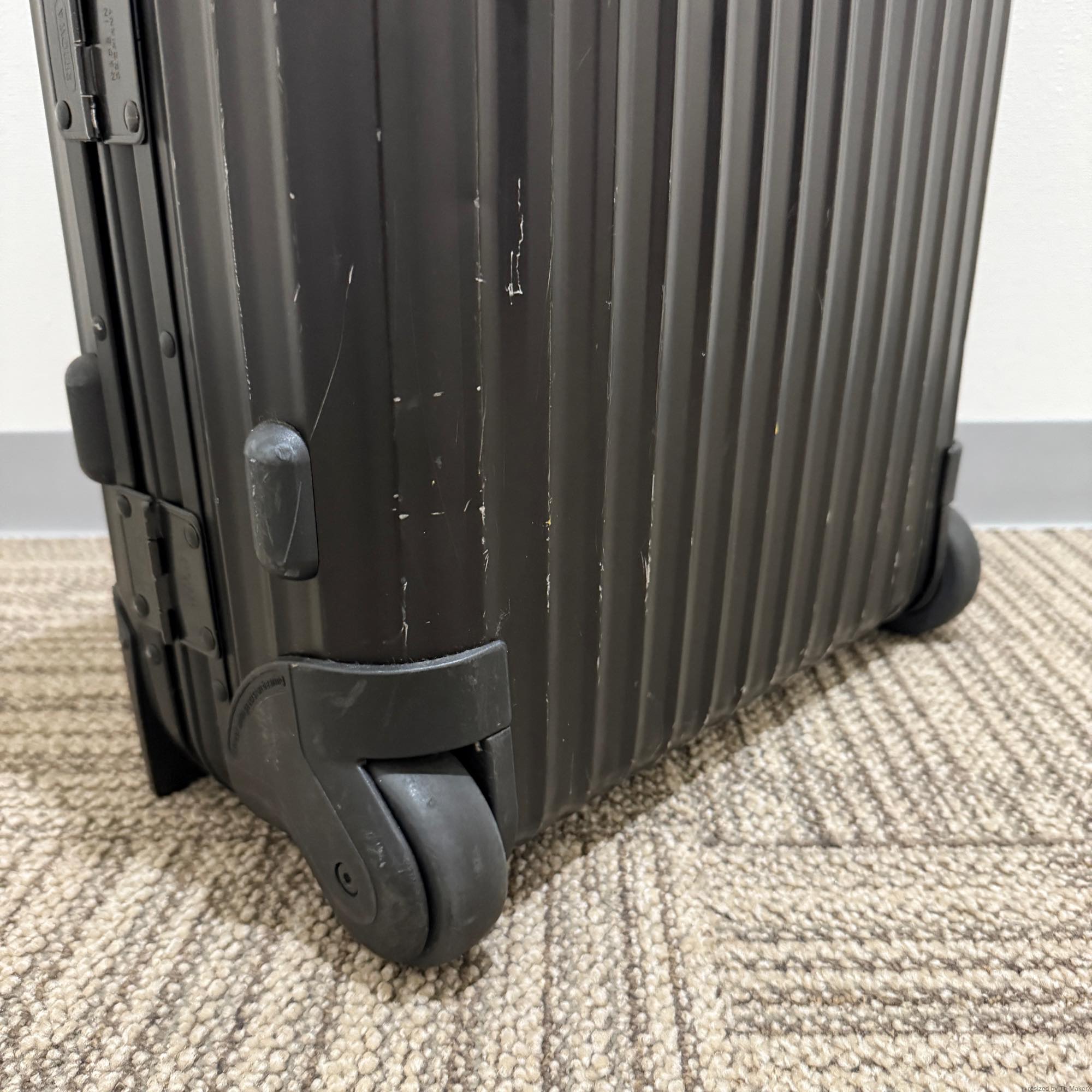 リモワ トパーズ ステルス 986.11-2 32リットル 中古商品 2輪