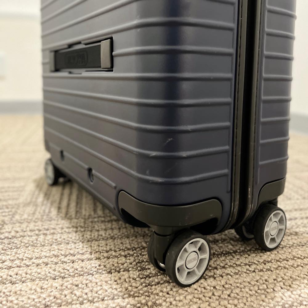 リモワ サルサ 810.40-3 27リットル 中古美品 4輪