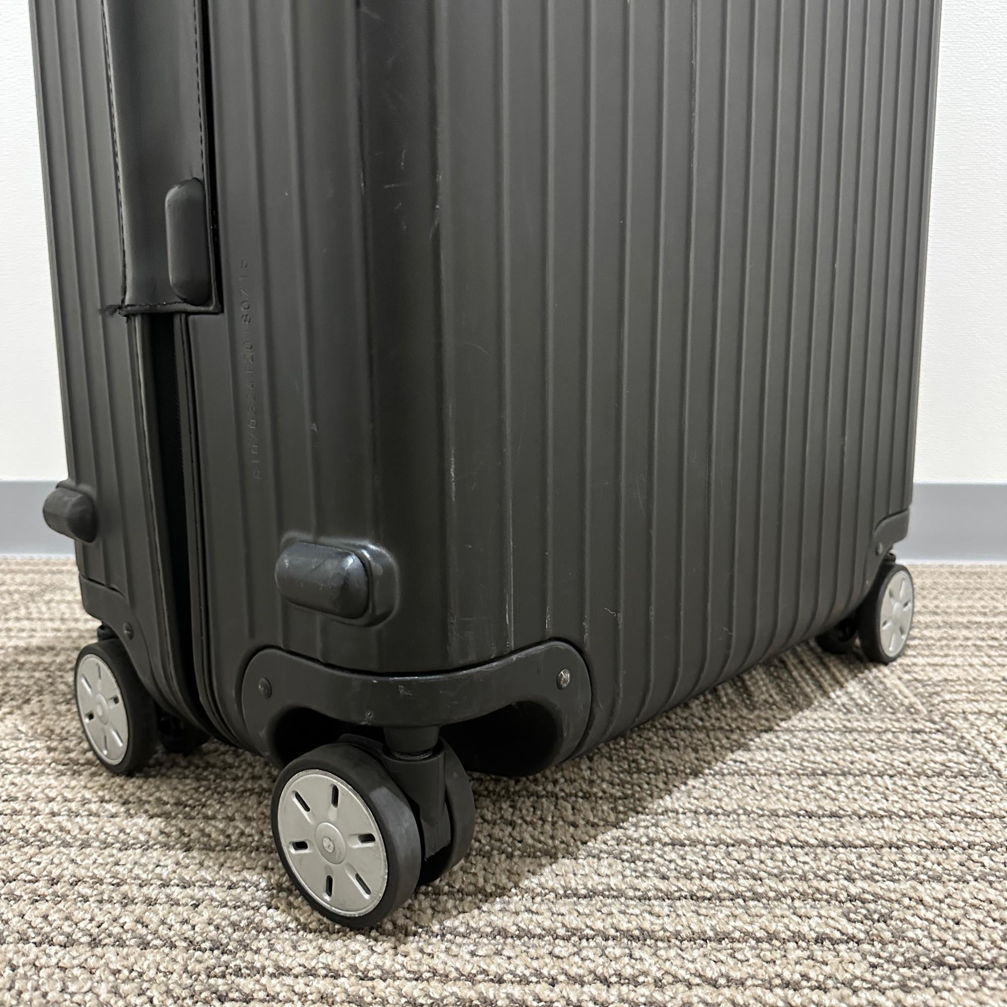 リモワ サルサ 810.70-3 78リットル 中古商品 4輪