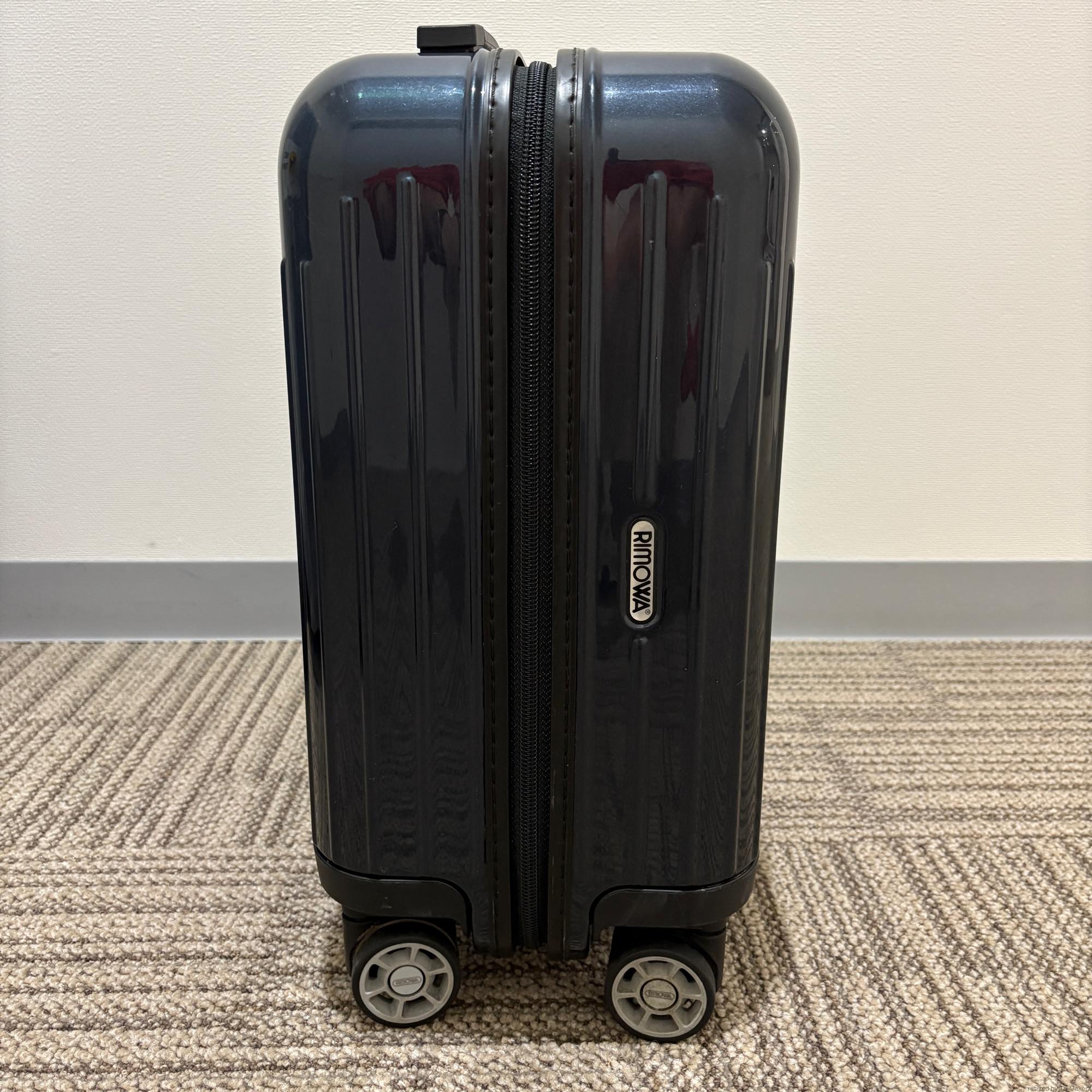 リモワ サルサ エアー 820.42.25.4-3 中古美品 22リットル 4輪