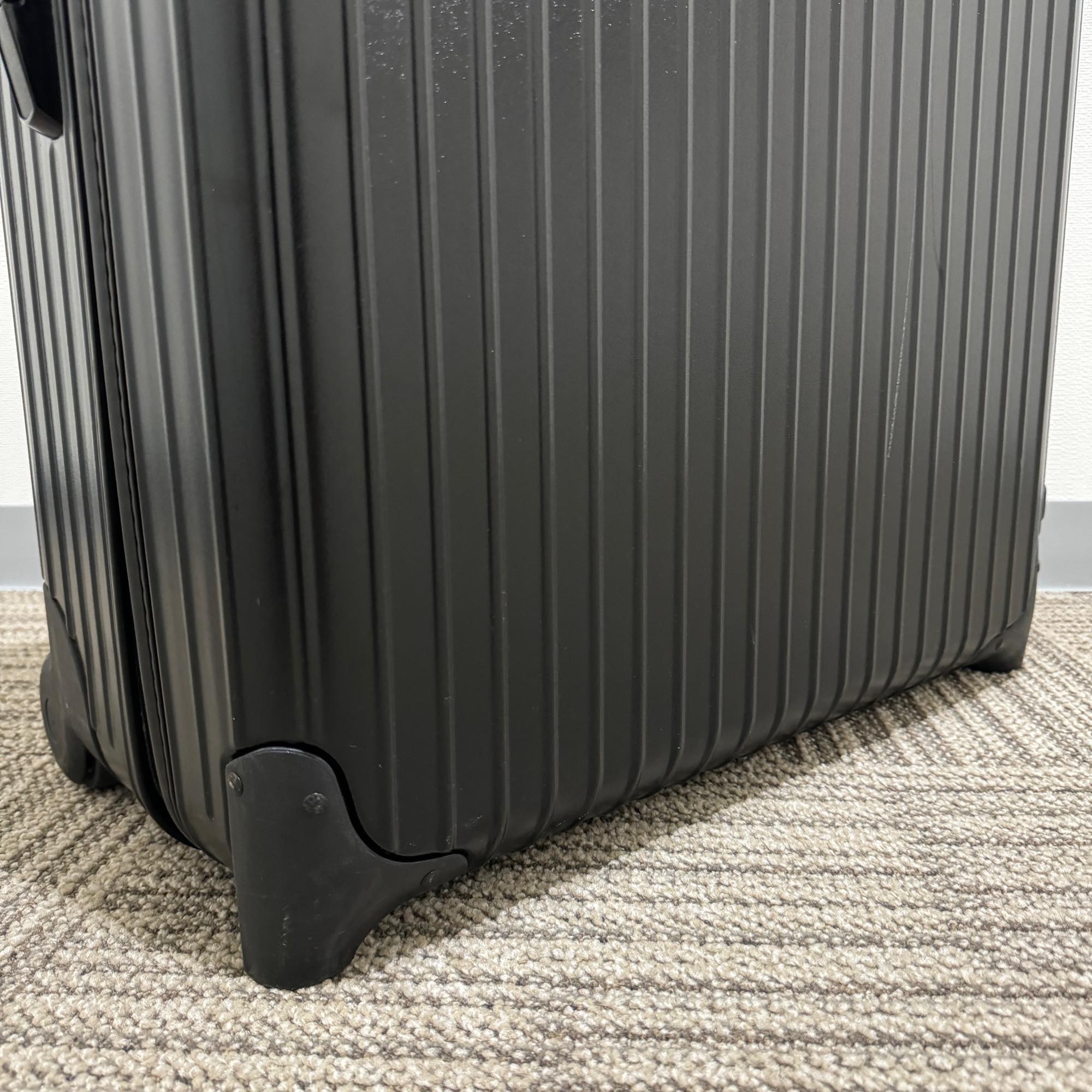 リモワ サルサ 851.77-3 104リットル 中古商品 2輪
