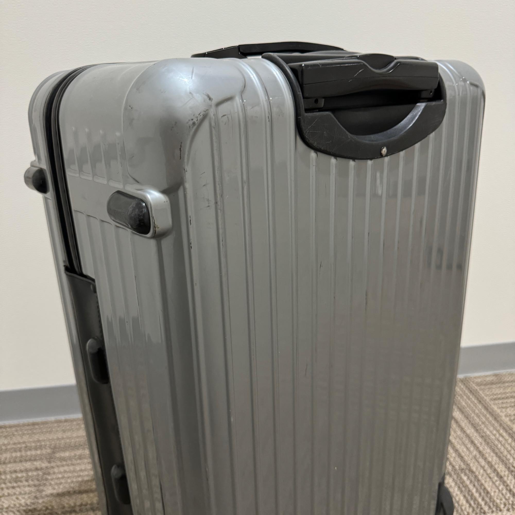 リモワ サルサ 中古商品 856.63-3 63リットル 2輪