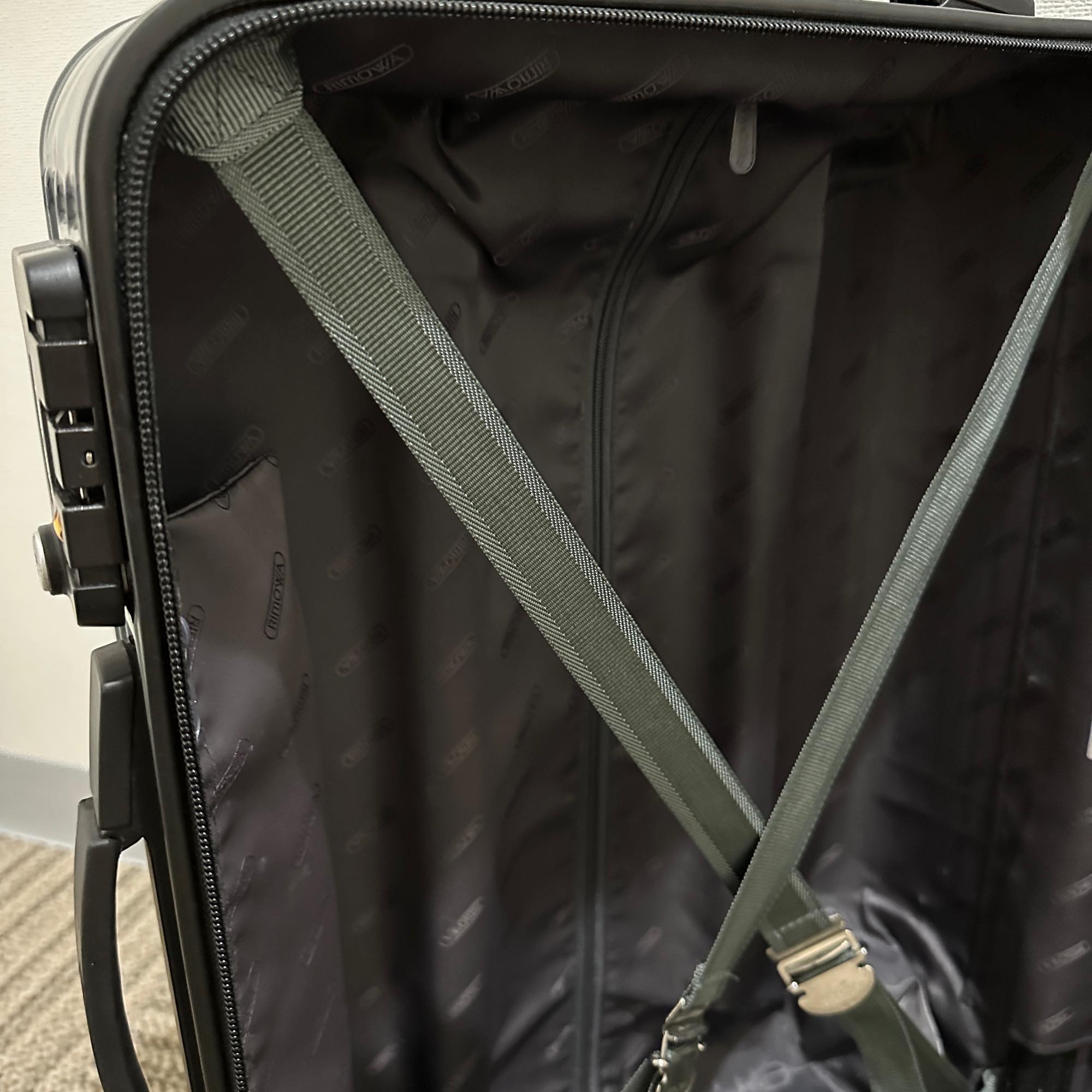 リモワ サルサ 中古美品 857.52-3 35リットル 2輪