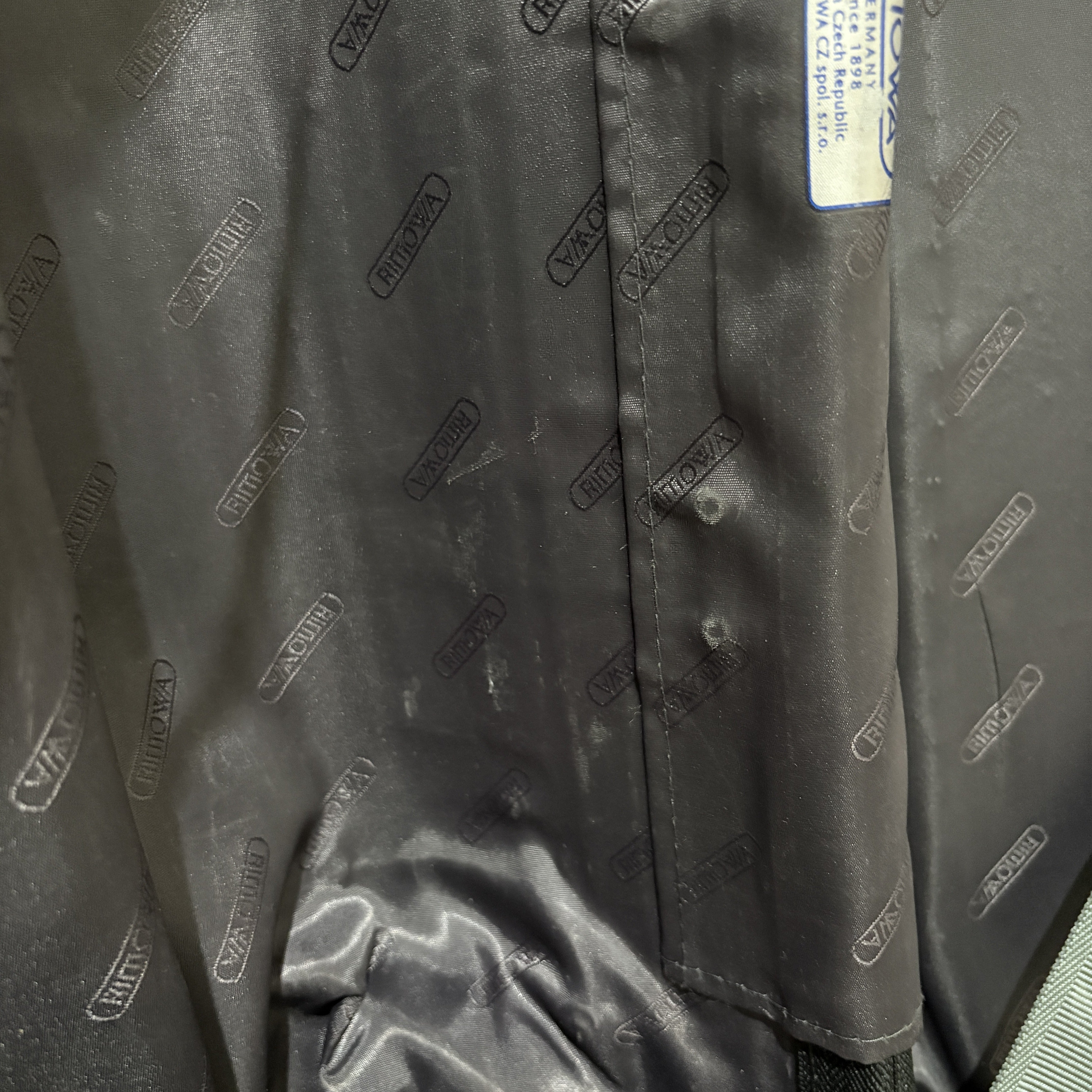 リモワ ボレロ(エッセンシャルスリーブ) 中古美品 861.52-3 37リットル 2輪