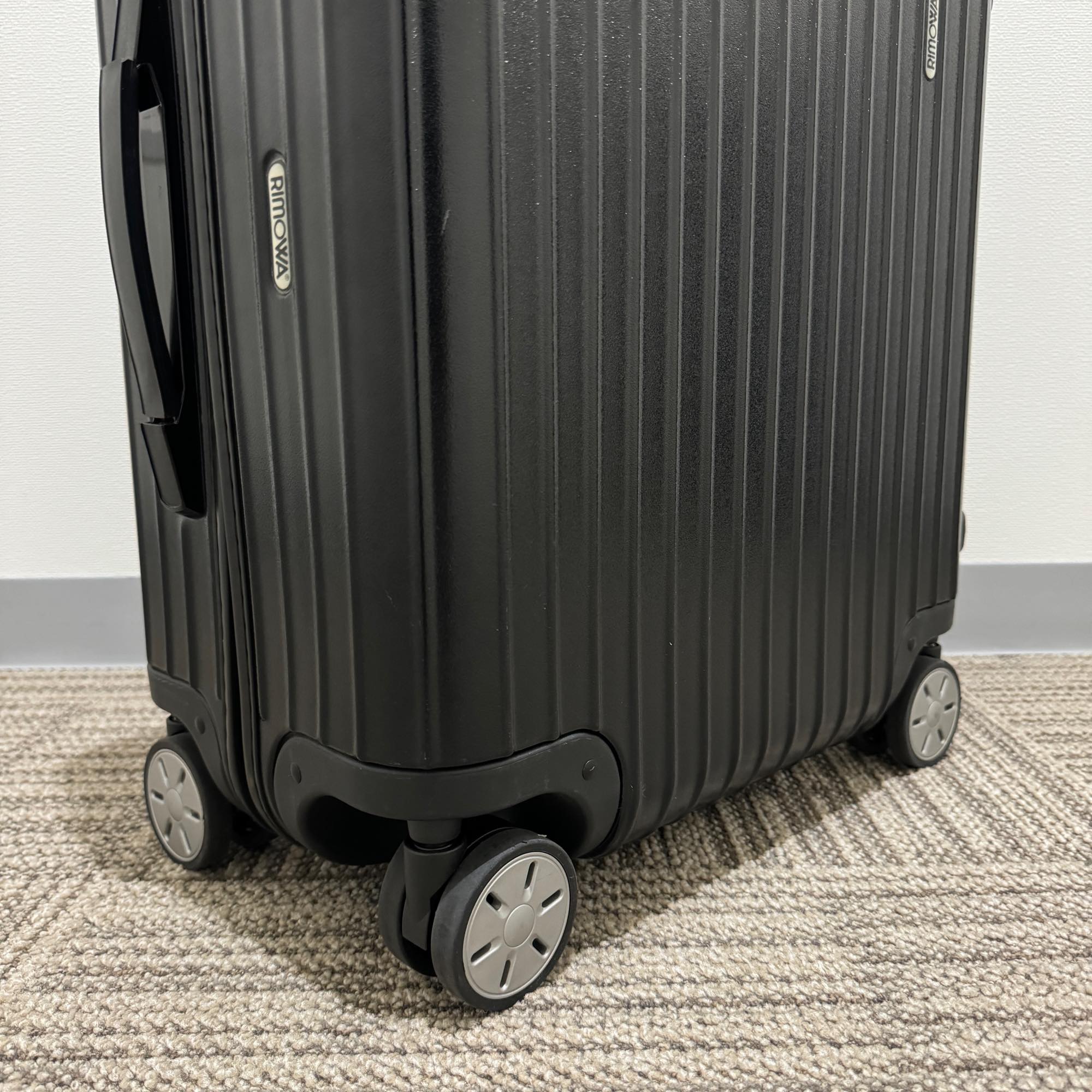 リモワ サルサ U871.56-3 48リットル 中古美品 4輪