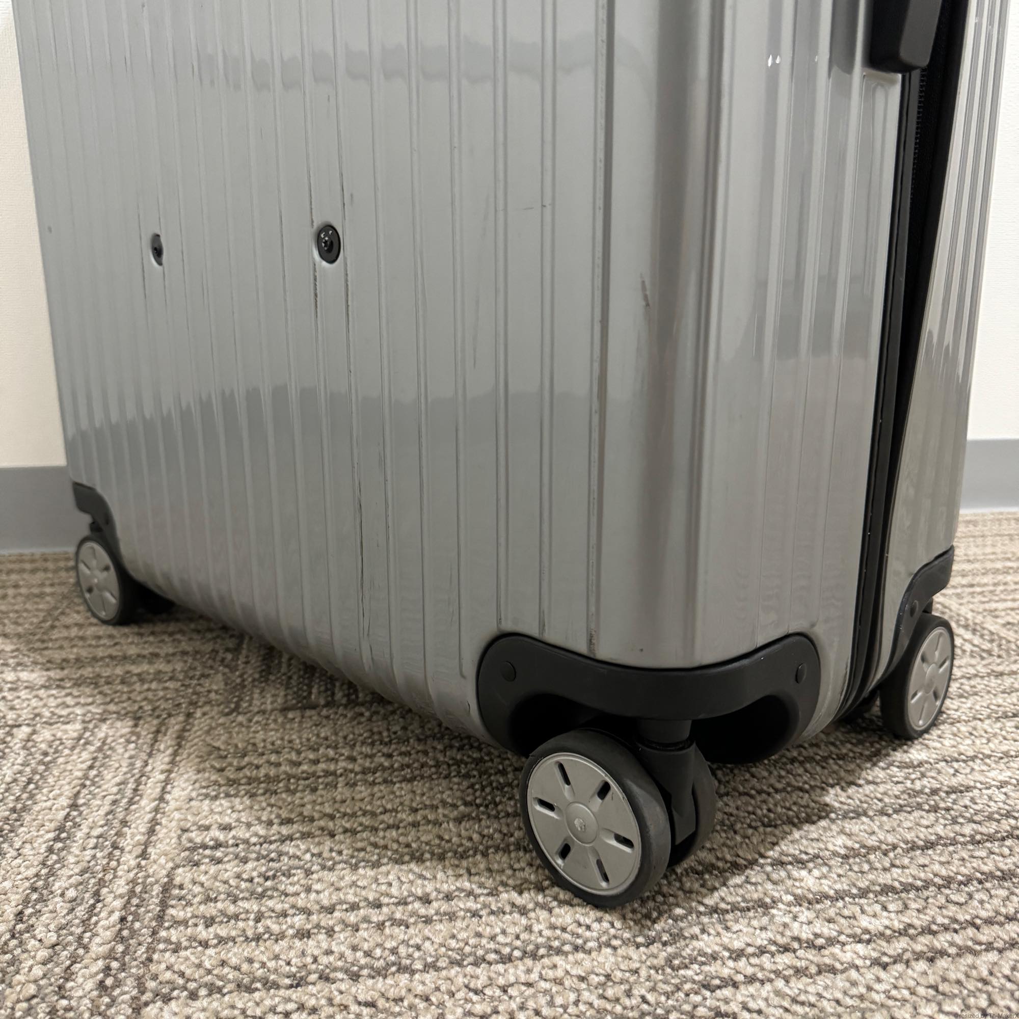 リモワ サルサ 876.77-3 107リットル 中古商品 4輪