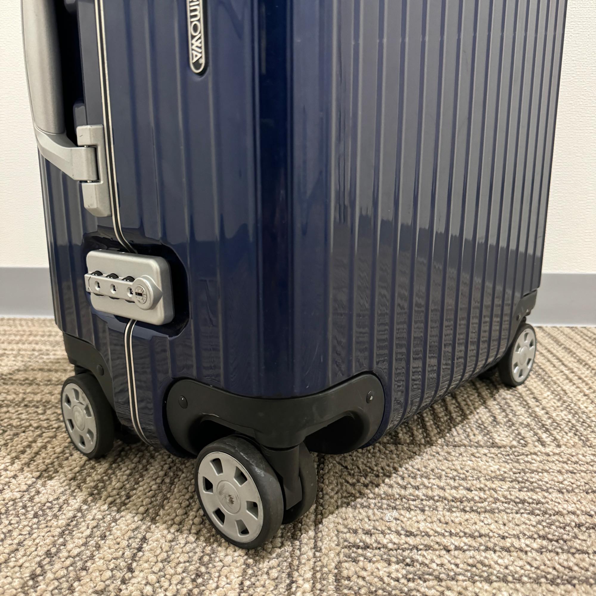 リモワ リンボ 891.56-3 中古美品 49リットル 4輪