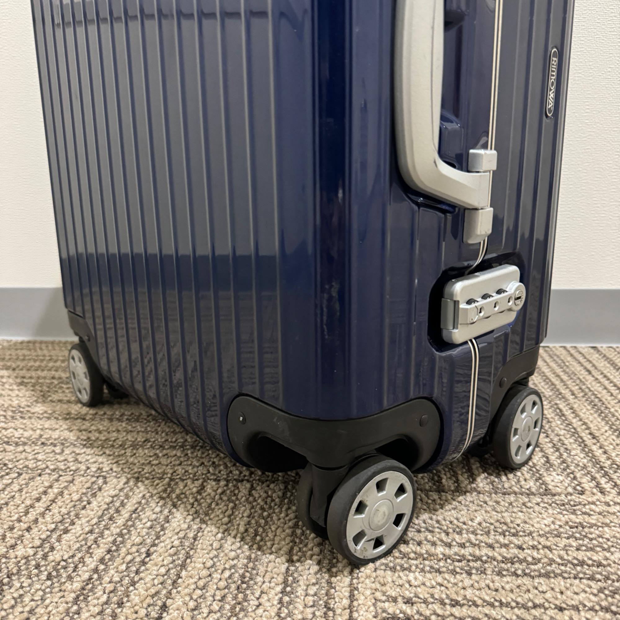 リモワ リンボ 891.56-3 中古美品 49リットル 4輪