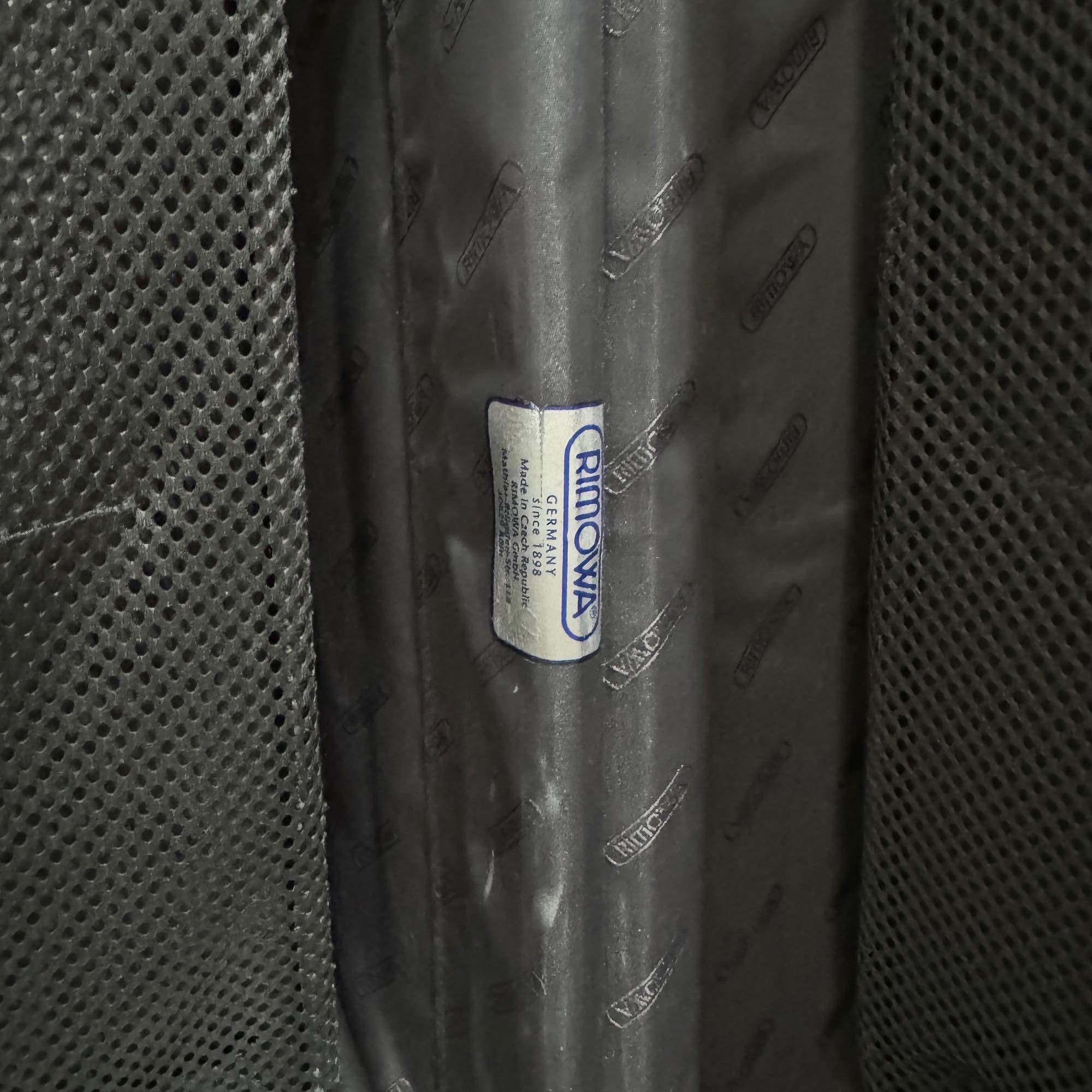 リモワ リンボ 891.56-3 中古美品 49リットル 4輪