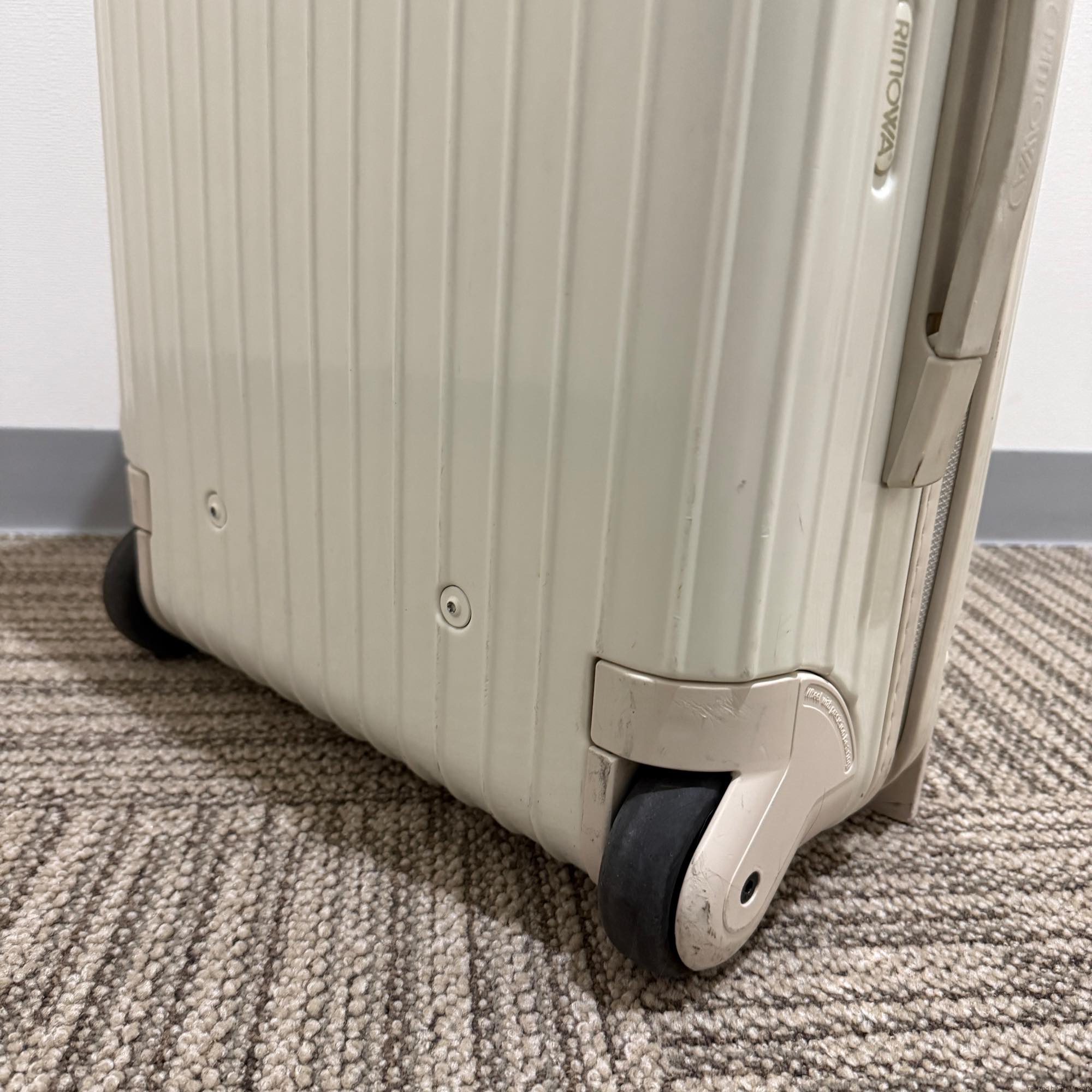 リモワ ユナイテッドアローズ限定 サルサ 895.46-2 中古美品 32リットル 2輪