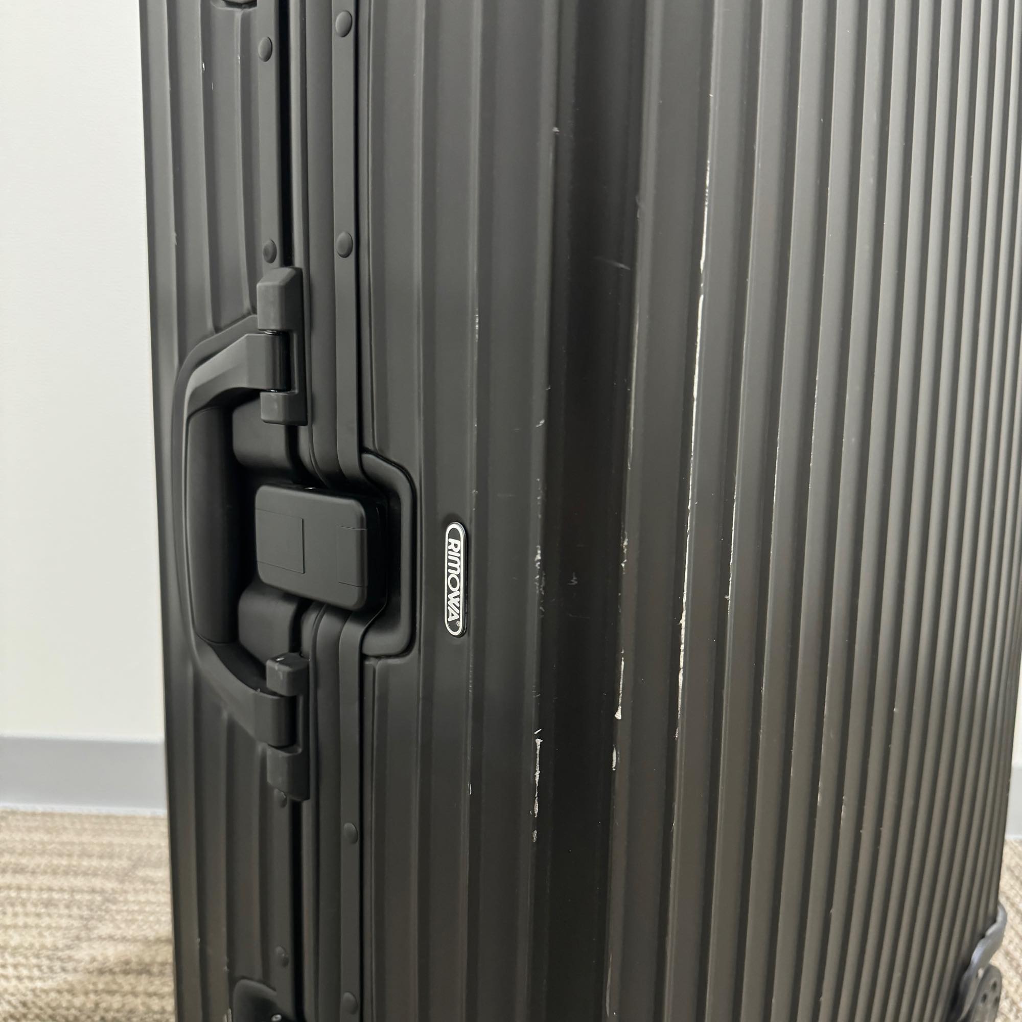 リモワ トパーズ ステルス 中古商品 923.70 82リットル 4輪