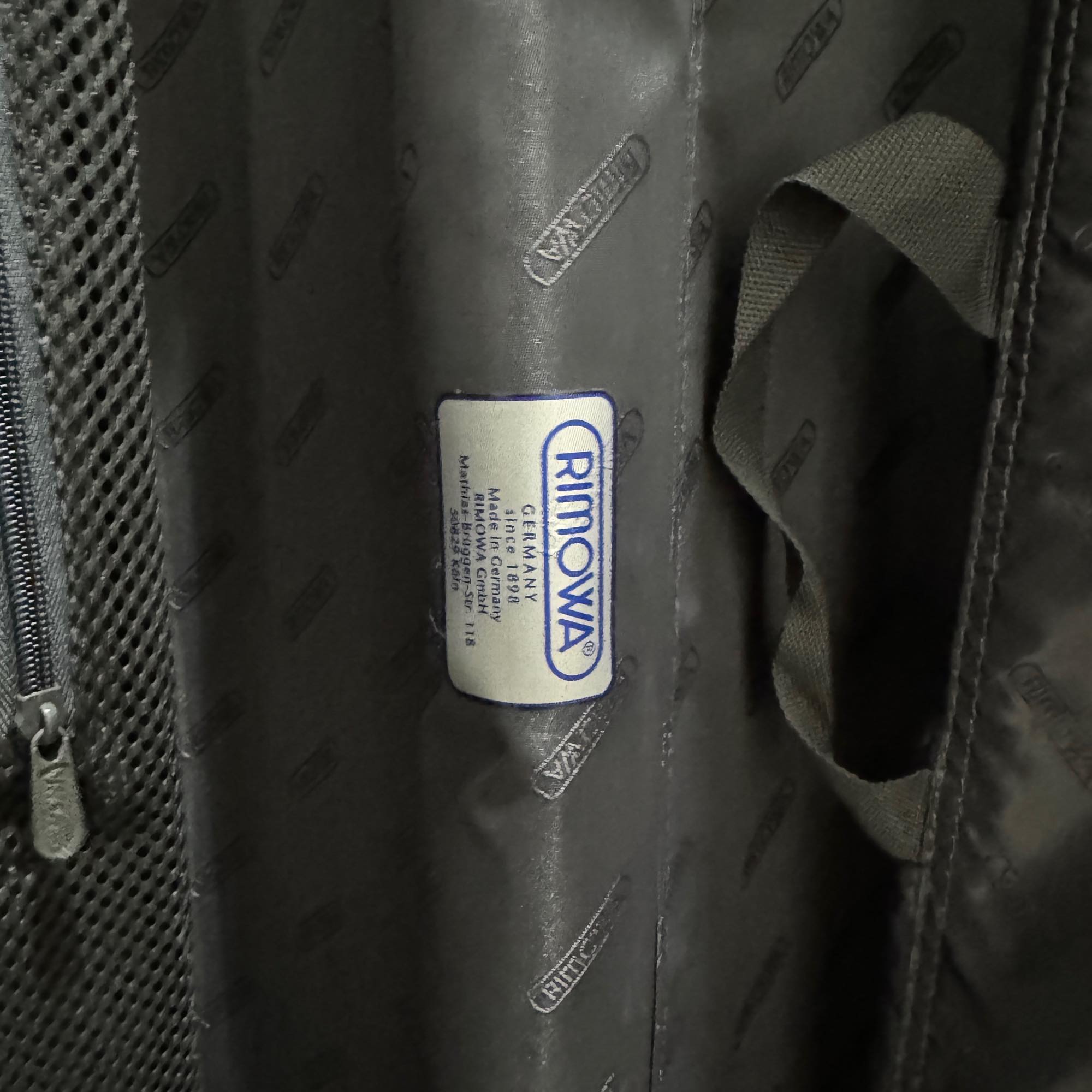 リモワ トパーズ ステルス 中古商品 923.70 82リットル 4輪