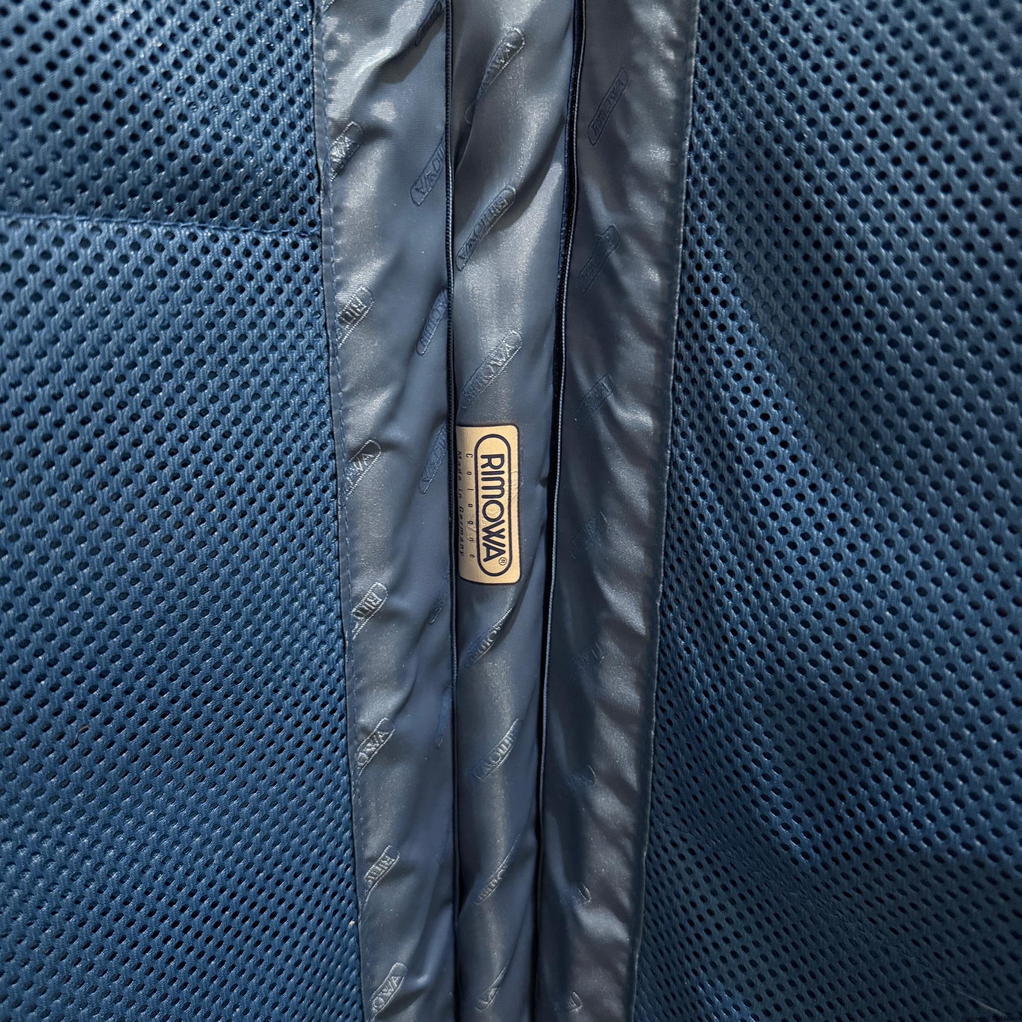 リモワ シルバーインテグラル 中古商品 U923.77-3 104リットル 4輪