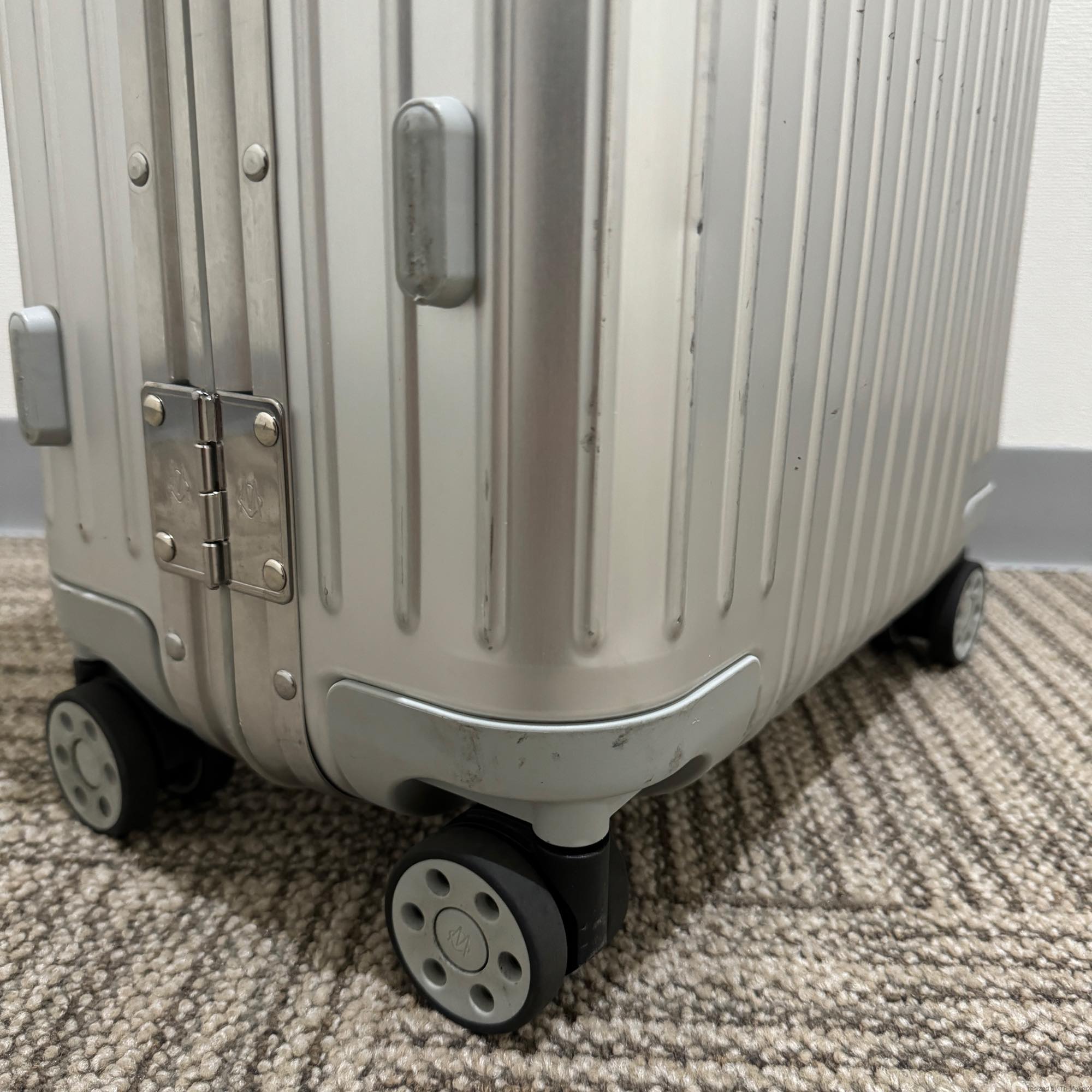 リモワ オリジナル 925.53.00.4 キャビン 中古美品 35リットル 4輪
