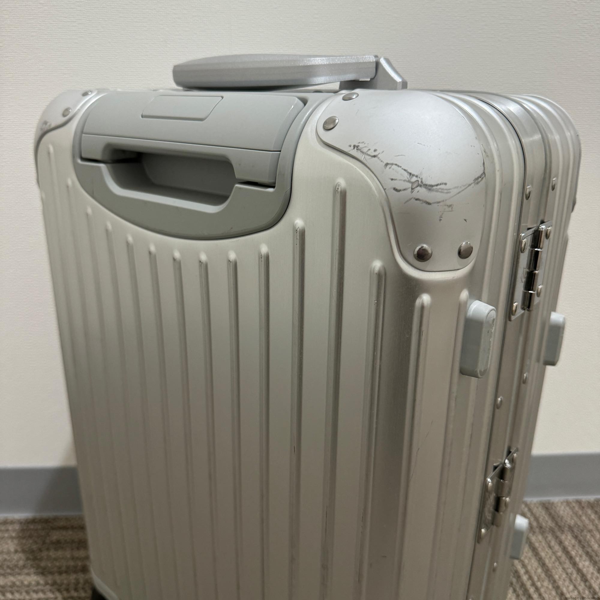 リモワ オリジナル 925.53.00.4 キャビン 中古美品 35リットル 4輪
