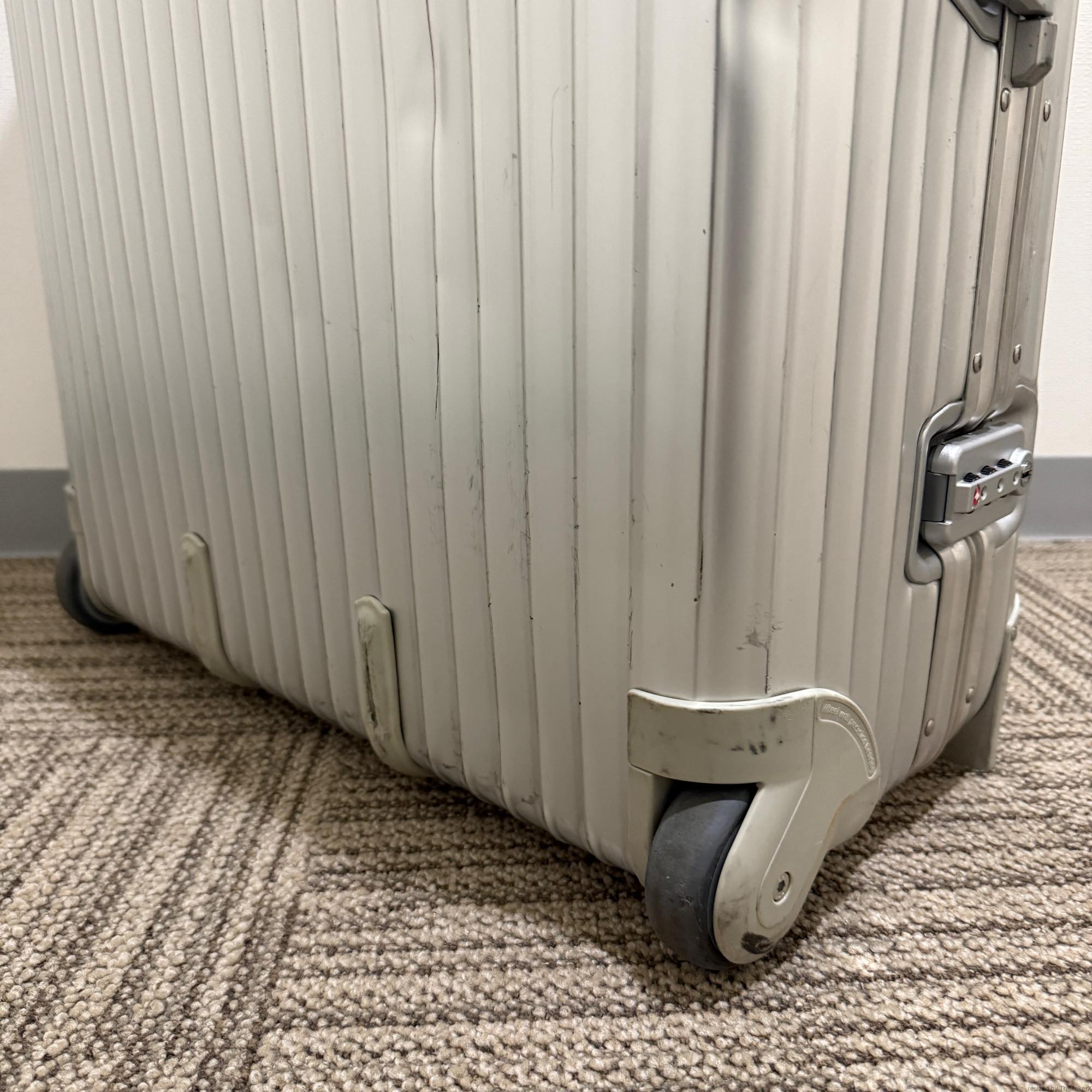 リモワ トパーズ 中古商品 930.77-3 104リットル 2輪