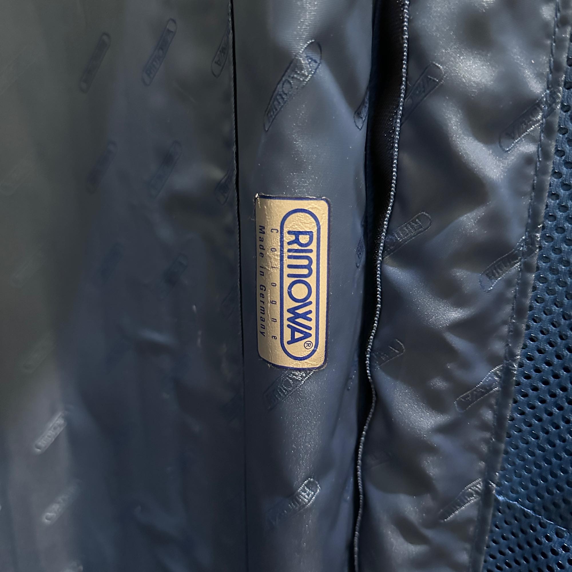 リモワ トパーズ 中古商品 932.70-3 82リットル 4輪