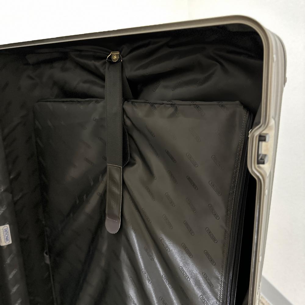リモワ トパーズ チタニウム 中古商品 945.77-3 98リットル 4輪
