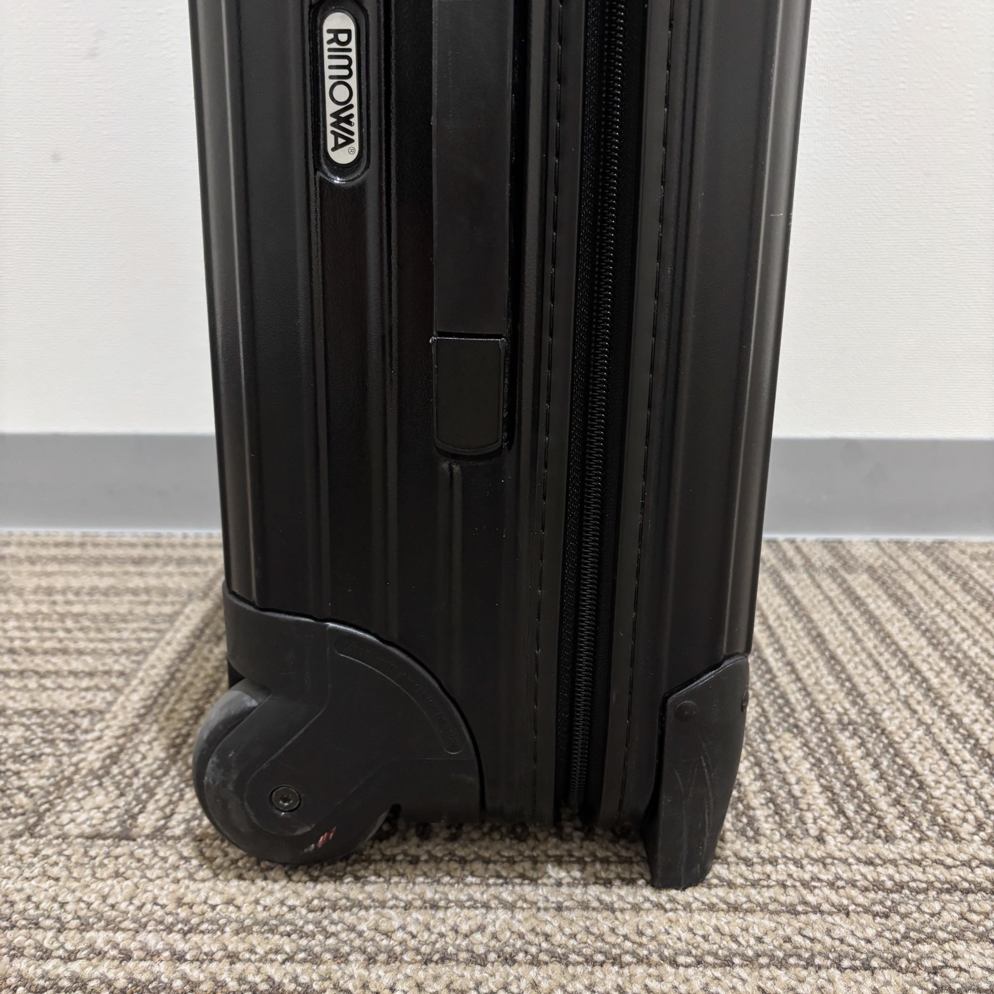 リモワ エッセンシャル(サルサ) 851.52-32 32リットル 中古商品 2輪