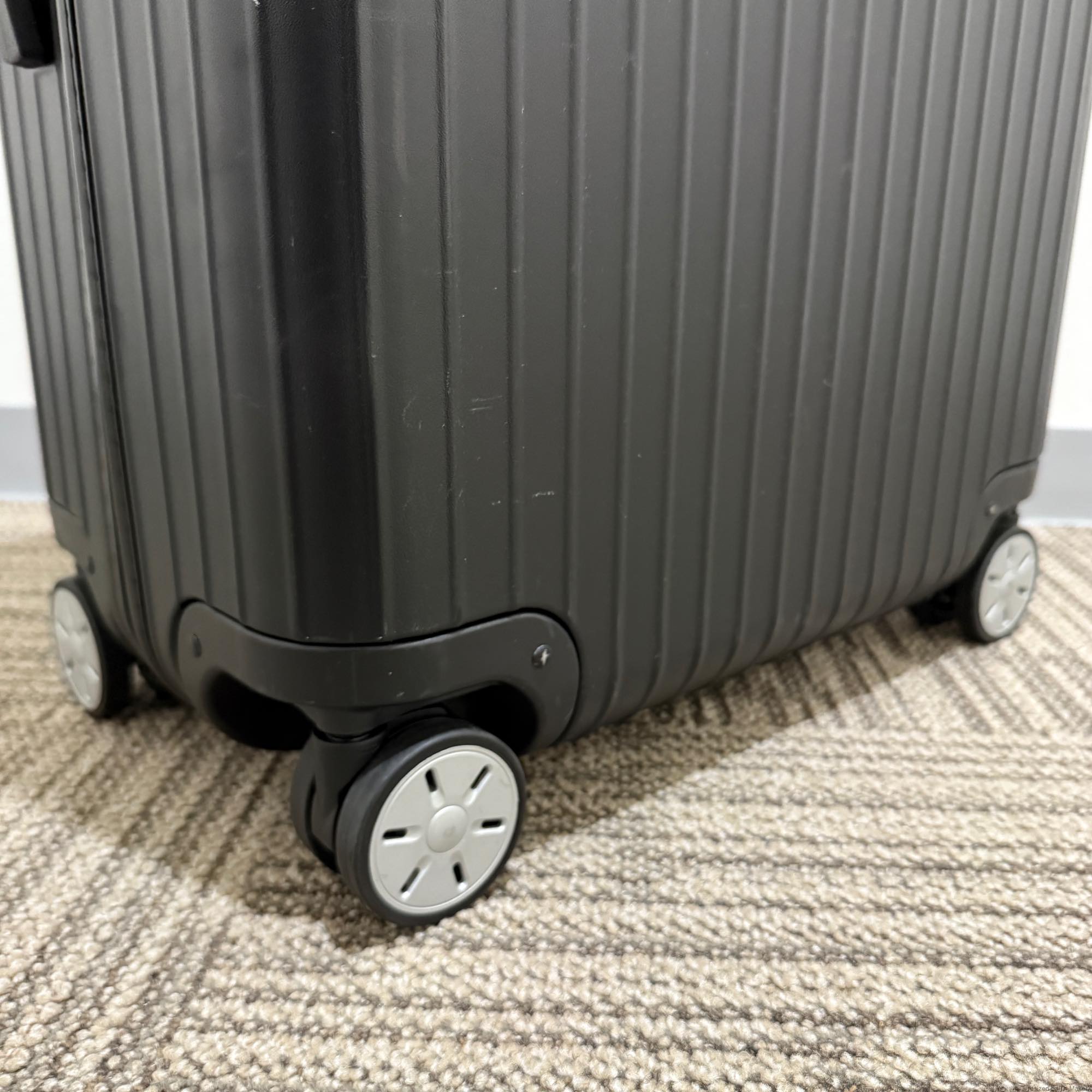 リモワ サルサ 810.70-4 78リットル 中古美品 4輪