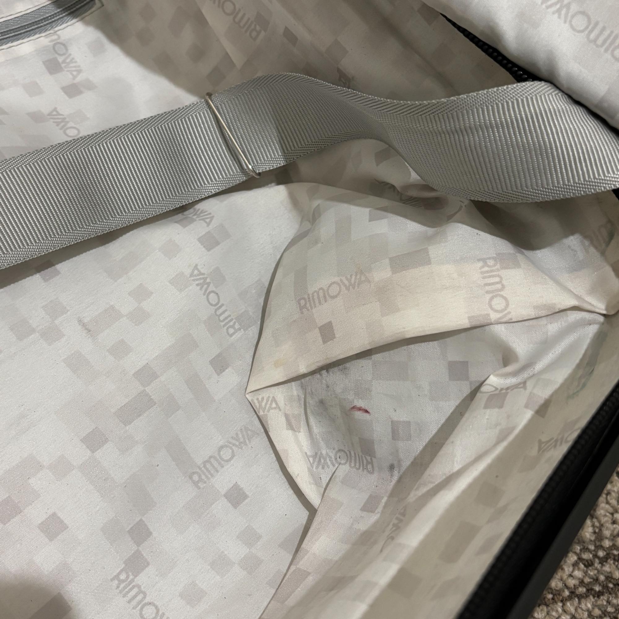 リモワ エッセンシャル (サルサ) 810.73-4 中古美品 98リットル 4輪