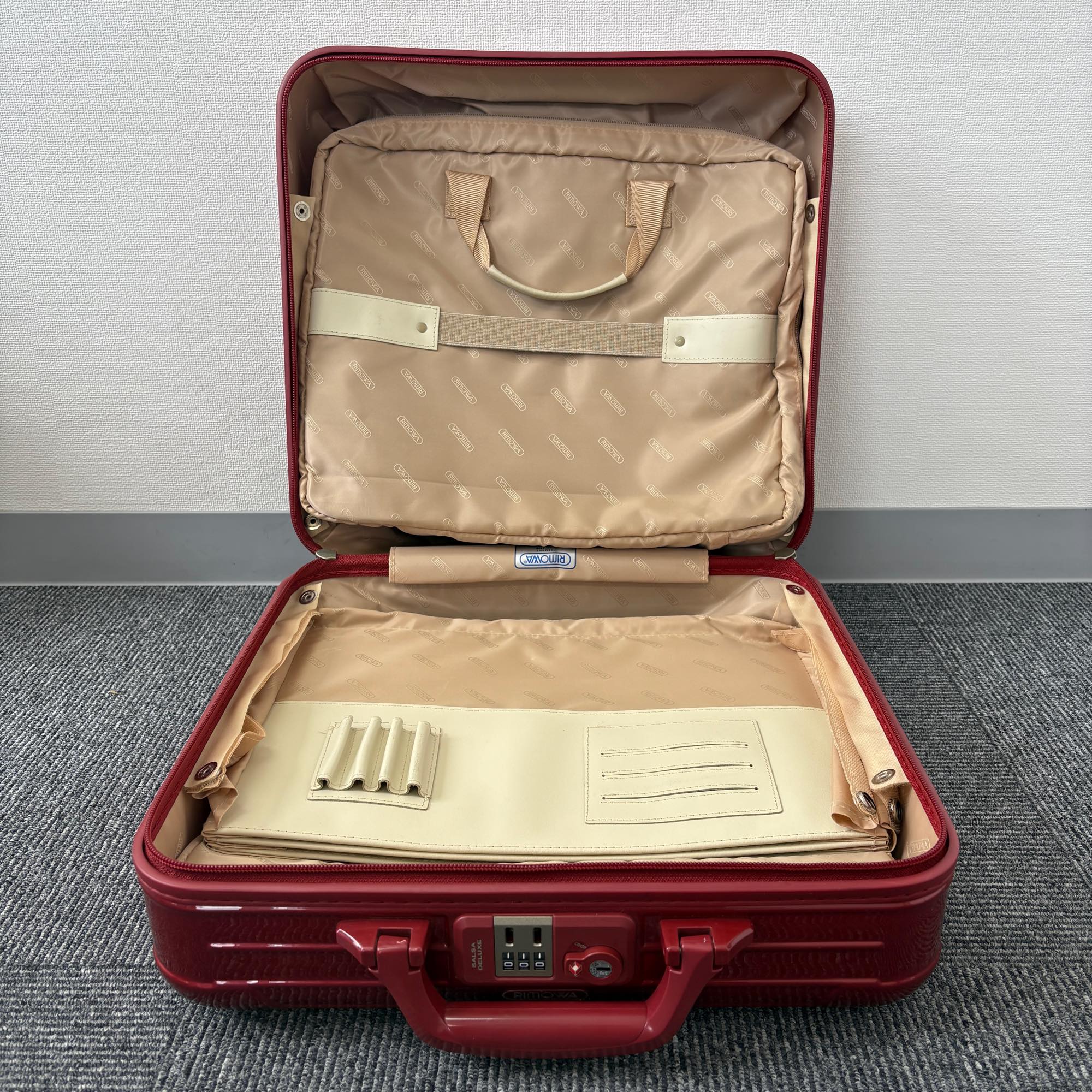 リモワ サルサ デラックス 830.40-4 29リットル 中古美品 4輪