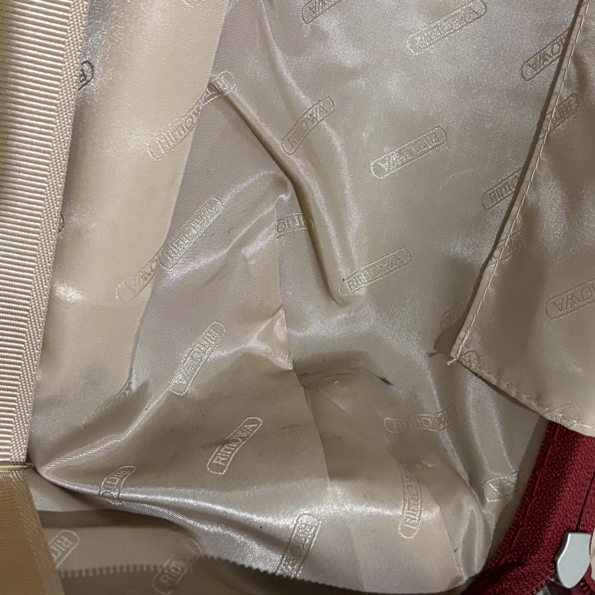 リモワ エッセンシャル(サルサ デラックス) 830.52.53.4 中古美品 32リットル 4輪