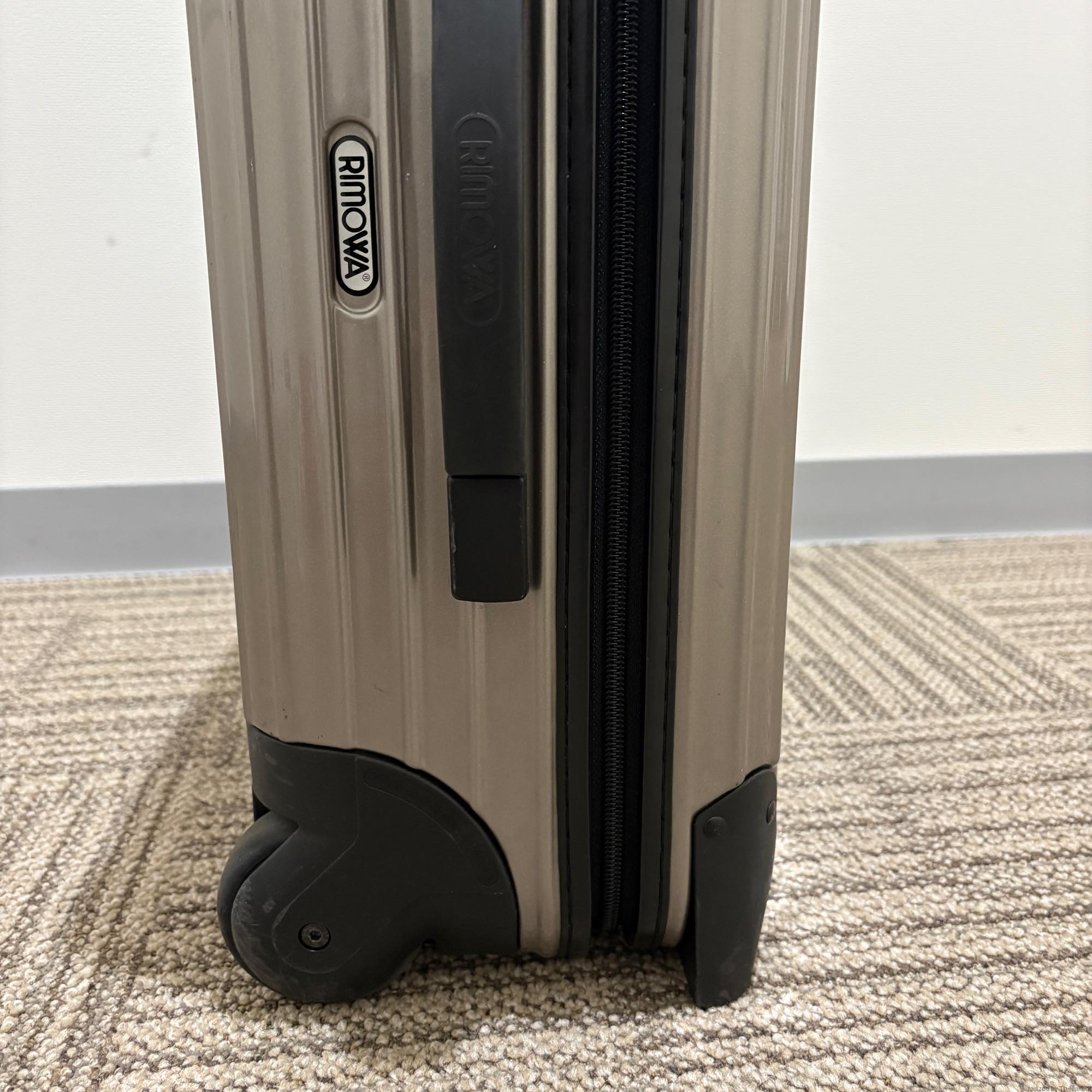 リモワ サルサ 859.52-4 33リットル 中古商品 2輪