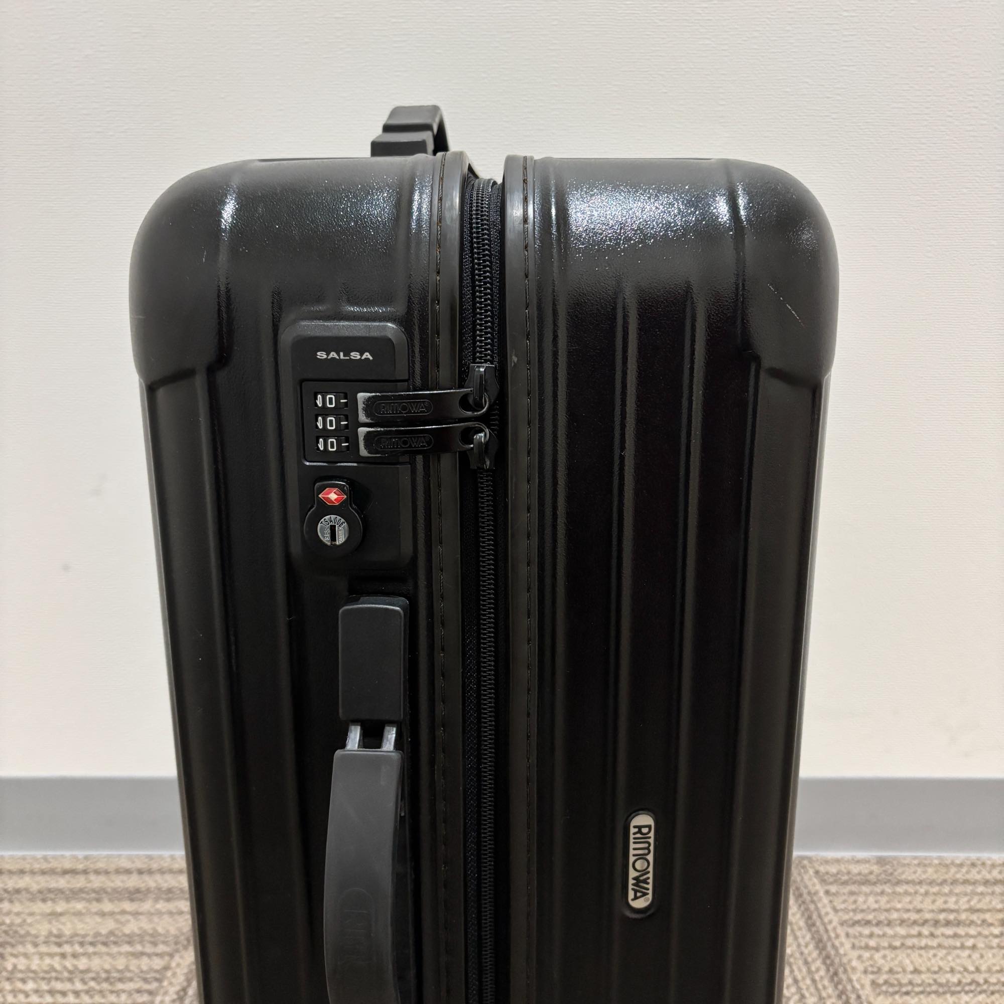 リモワ エッセンシャル (サルサ) U871.56-4 48リットル 中古商品 4輪
