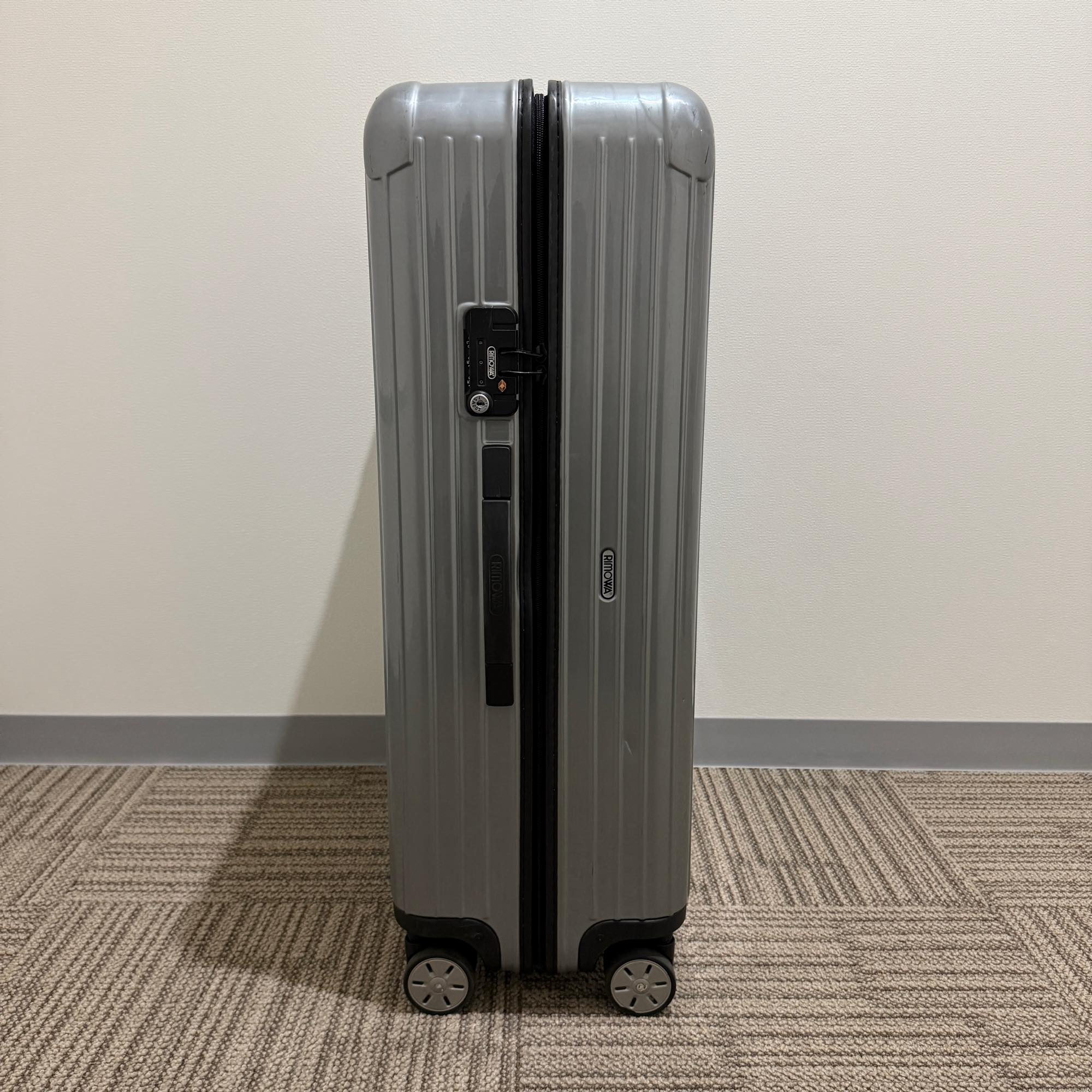 リモワ サルサ 876.77-4 107リットル 中古美品 4輪