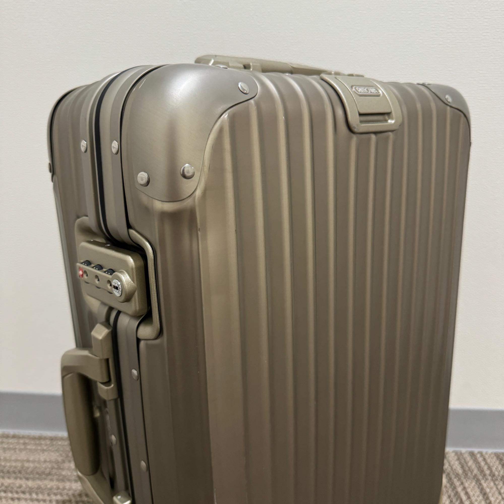 リモワ トパーズチタニウム 920.52-4 中古美品 32リットル 2輪