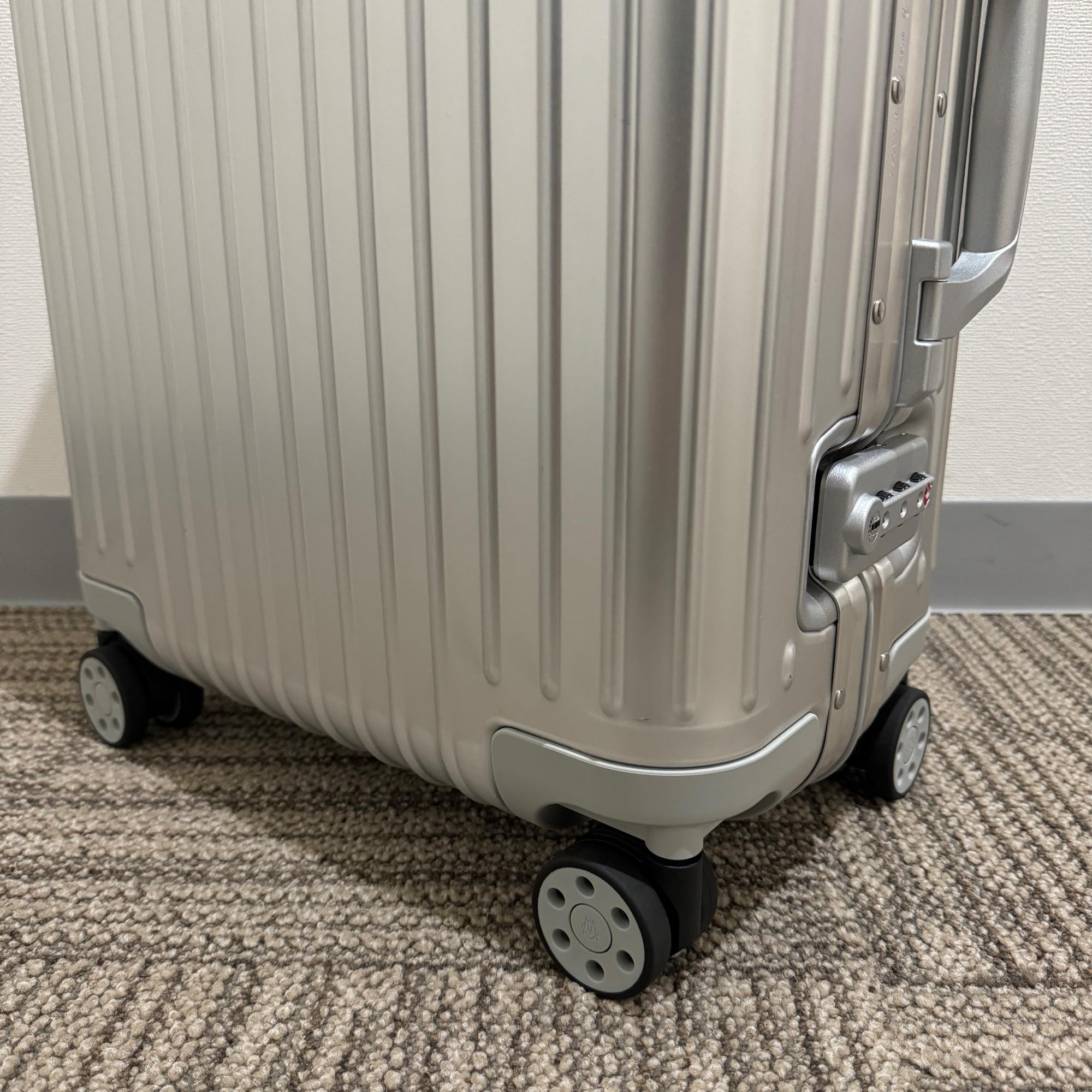 リモワ オリジナル 925.53.00.4-4 キャビン アウトレット品 35リットル 4輪