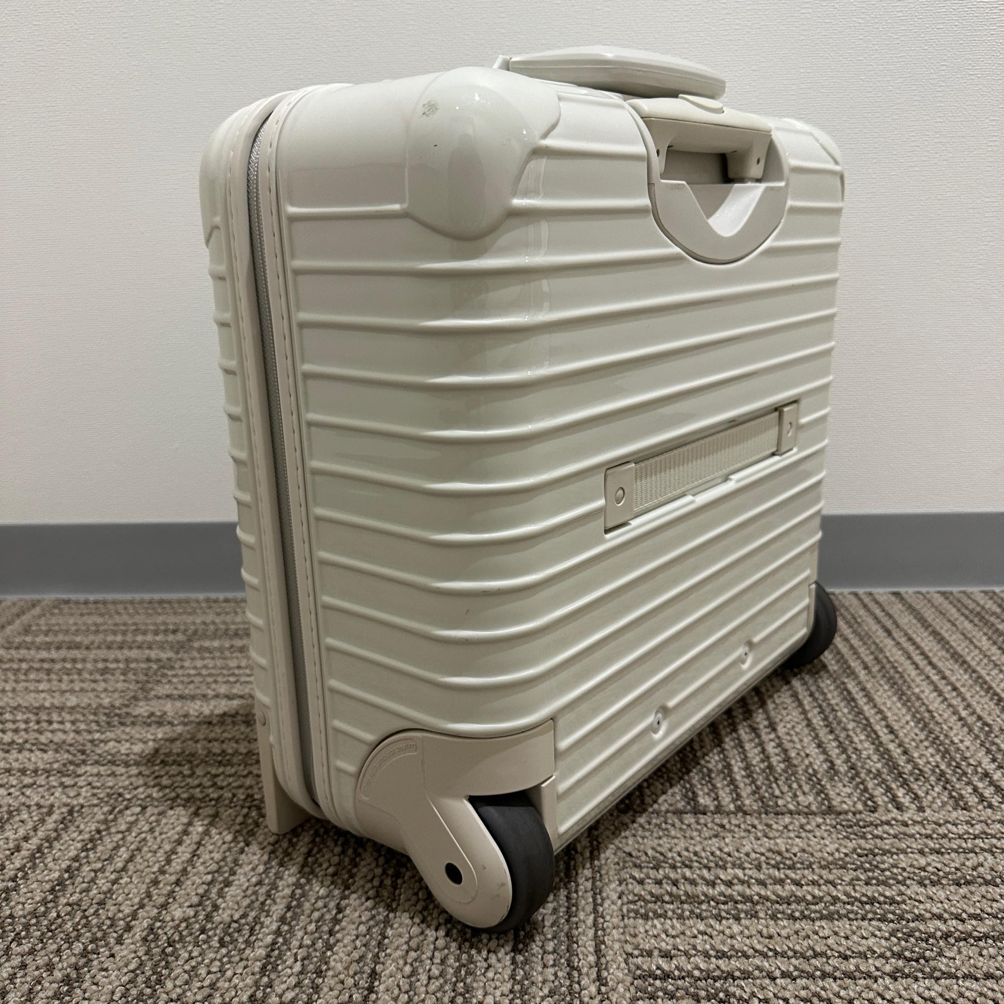 リモワ ユナイテッドアローズ限定サルサ 810.90-5 中古美品 23リットル 2輪