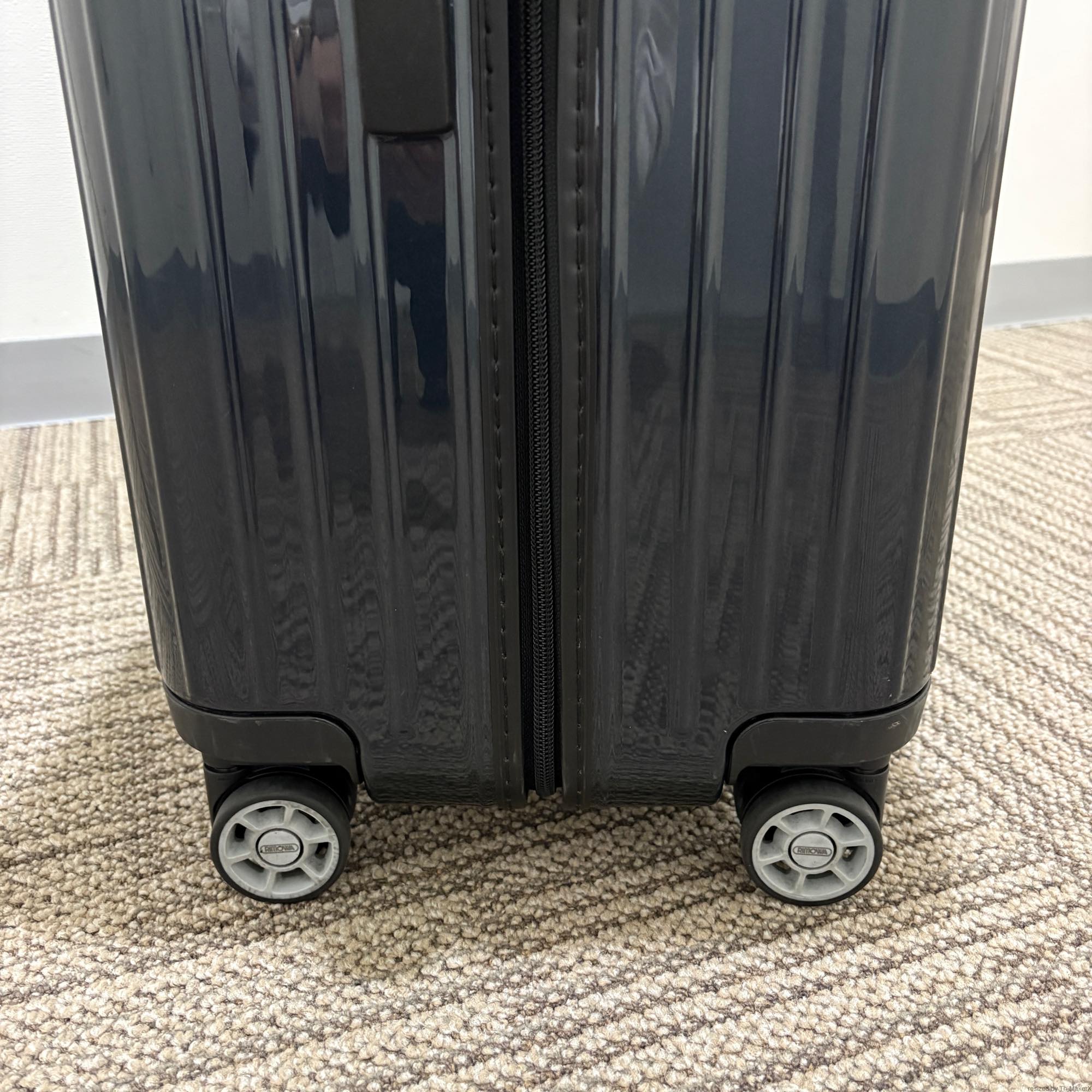 リモワ サルサ エアー 820.70.25.4-5 中古美品 80リットル 4輪