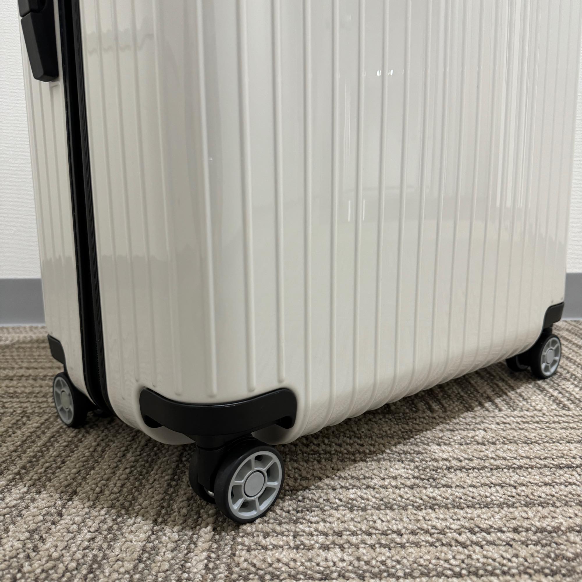 リモワ サルサ エアー アウトレット商品 820.73-5 91リットル 4輪