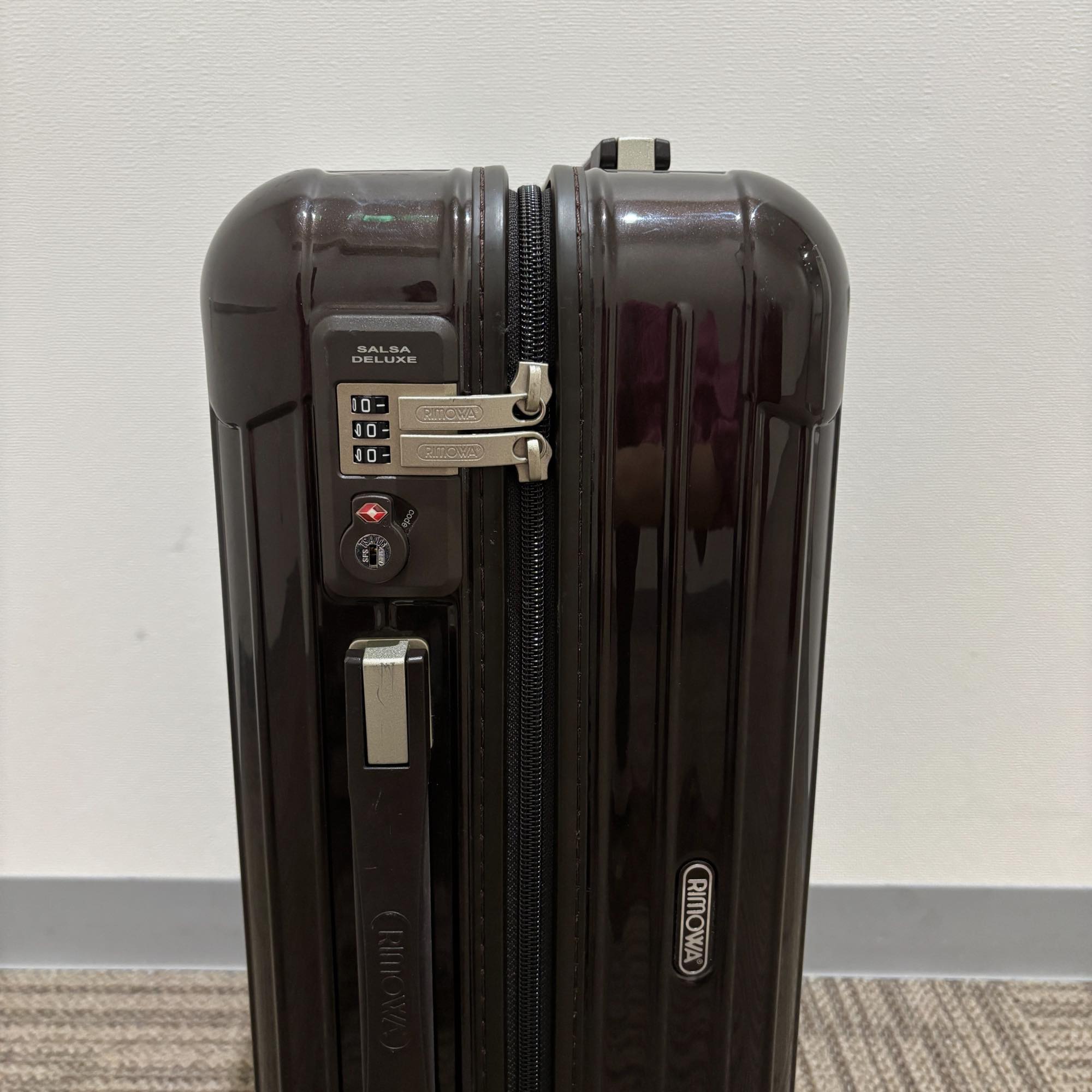 リモワ サルサ デラックス(エッセンシャル) 830.52-5 中古美品 35リットル 4輪