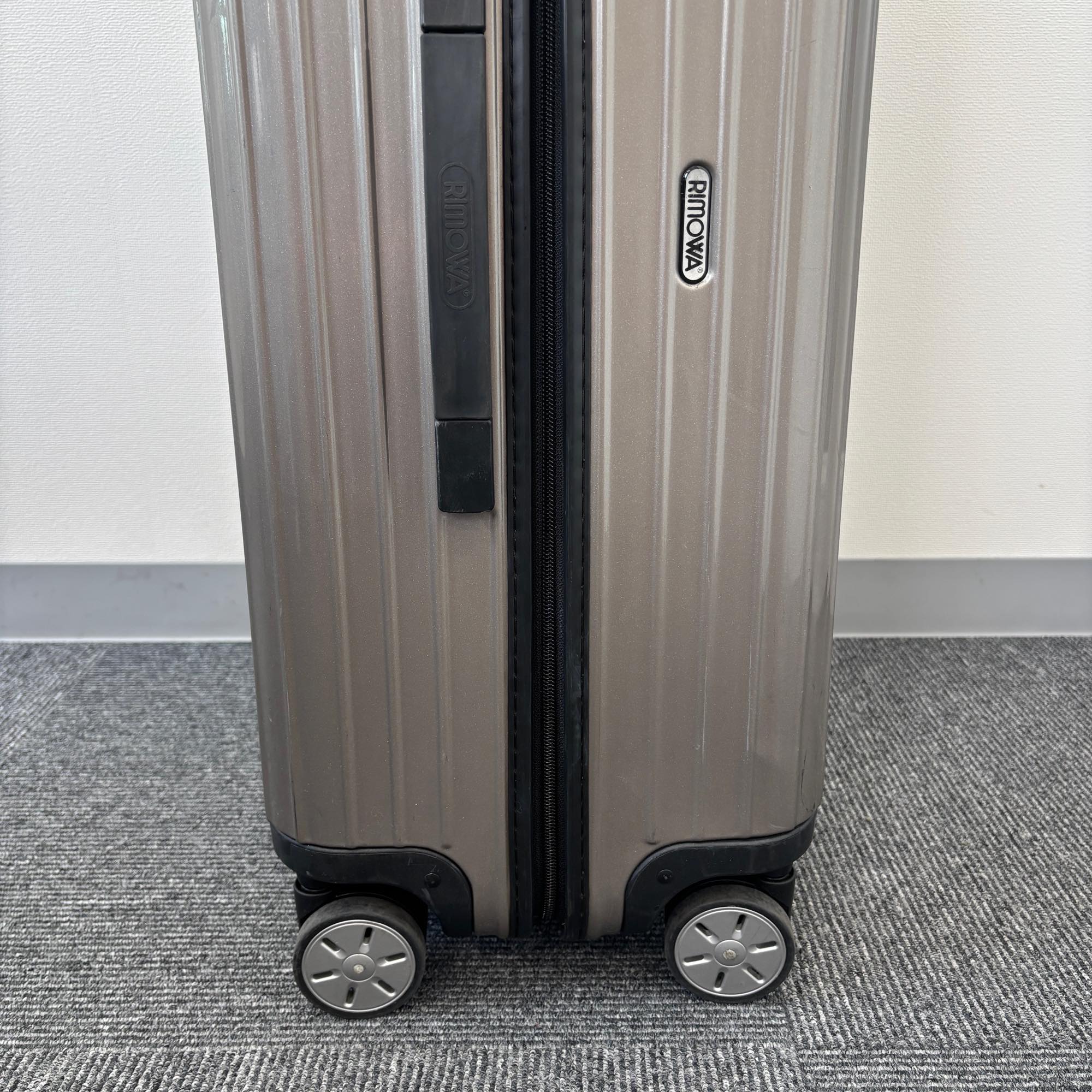 リモワ サルサ(エッセンシャル) 869.70-5 82リットル 中古商品 4輪