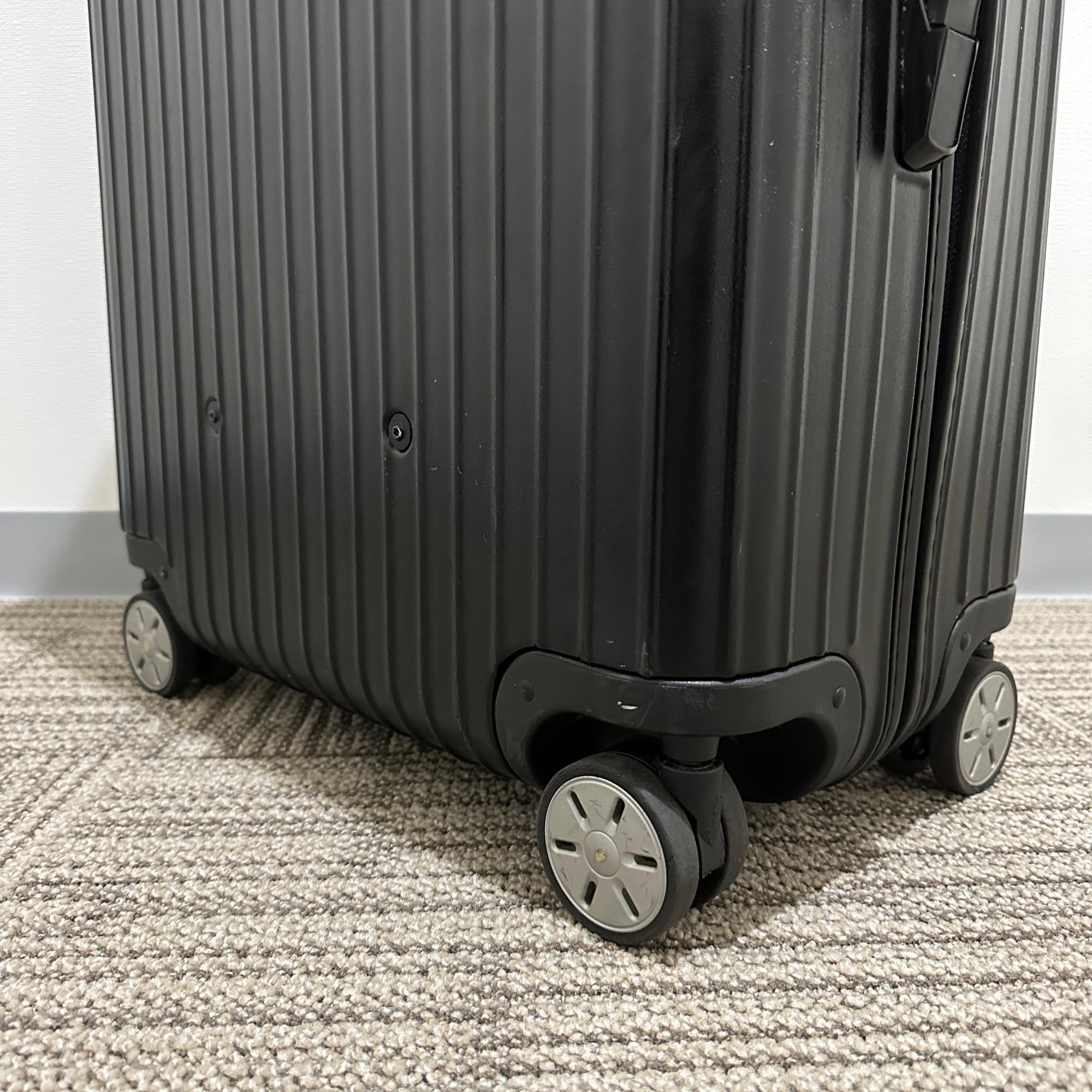 リモワ サルサ 871.70-5 82リットル 中古商品 4輪