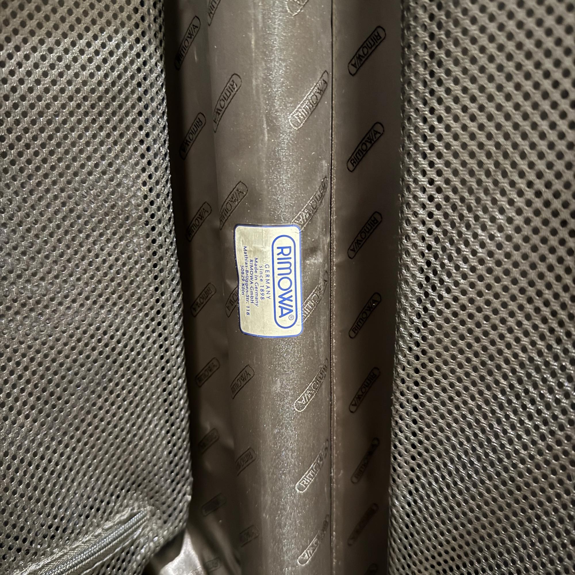 リモワ トパーズチタニウム 920.52-5 中古美品 32リットル 2輪